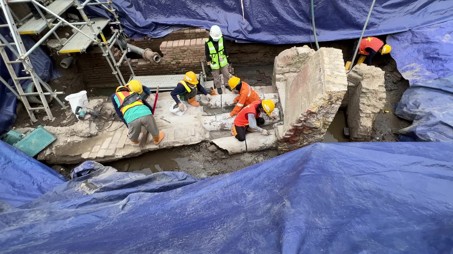 Construction of the MRT Tunel Phase 2 and the Discovery of 18th Century Artifacts in MRT construction