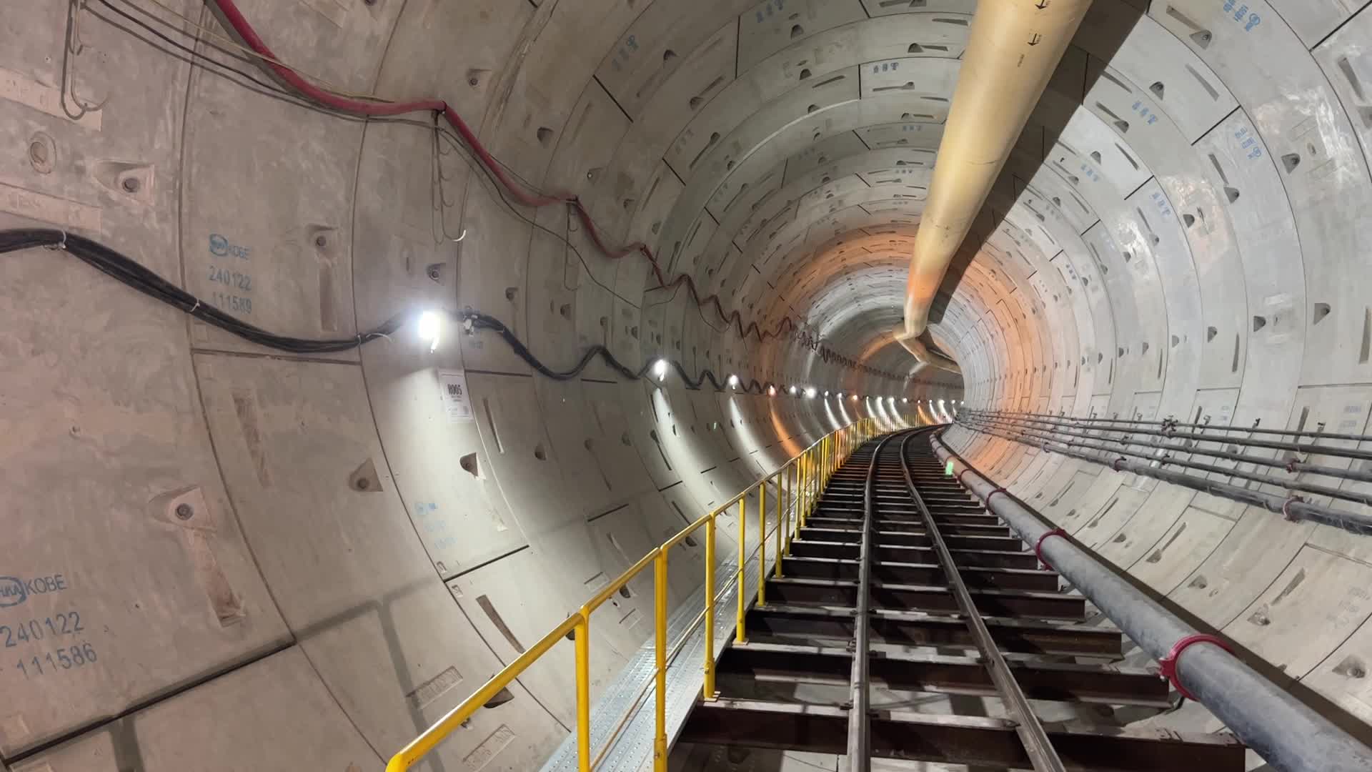 Construction of the MRT Tunel Phase 2 and the Discovery of 18th Century Artifacts in MRT construction