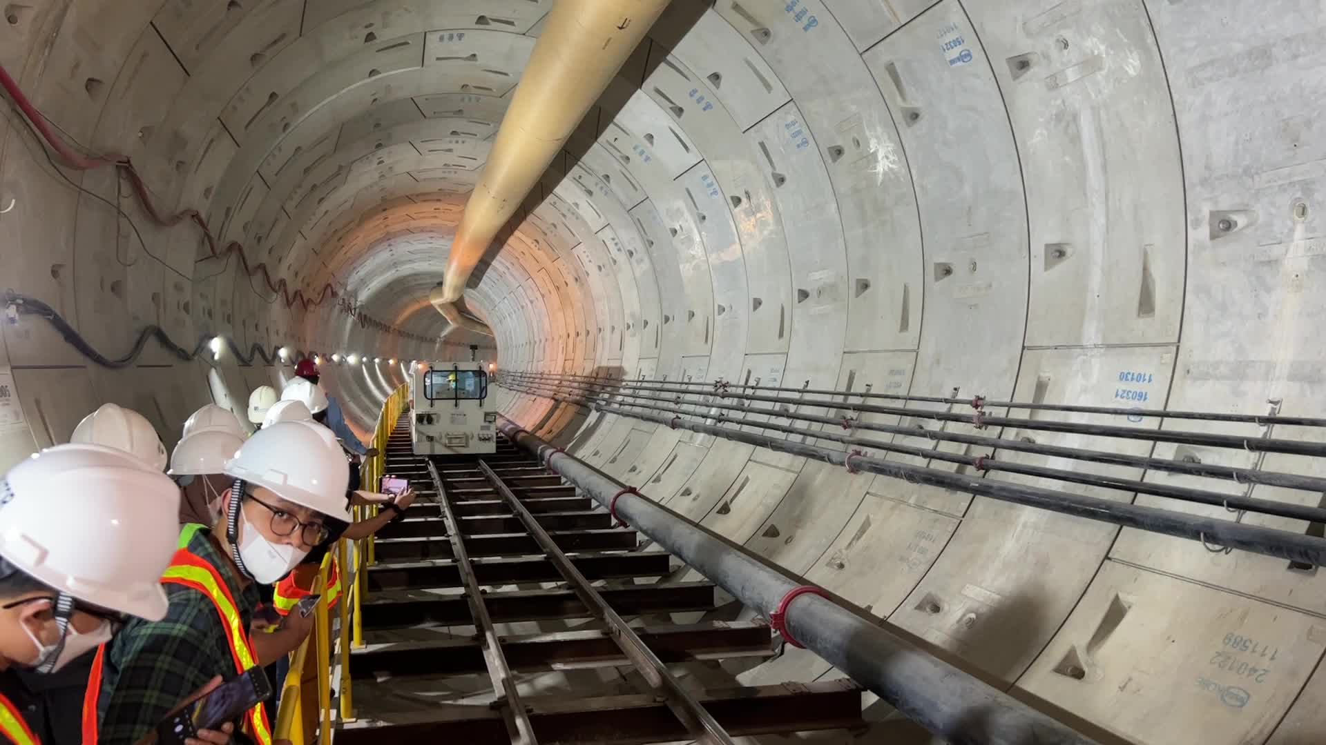 Construction of the MRT Tunel Phase 2 and the Discovery of 18th Century Artifacts in MRT construction