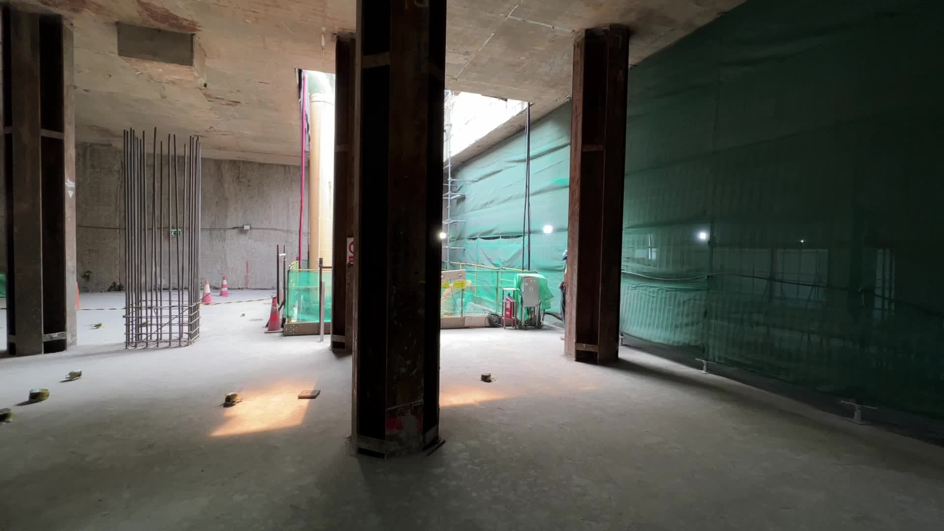 Construction of the MRT Tunel Phase 2 and the Discovery of 18th Century Artifacts in MRT construction