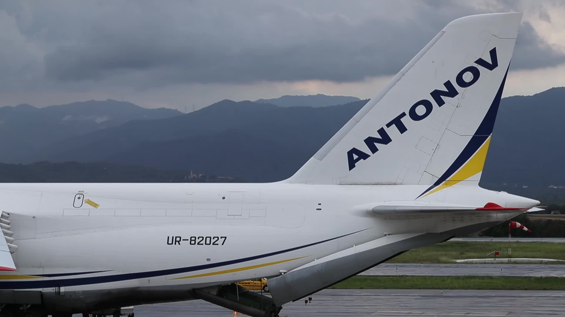 An Antonov 124 lands at Girona airport
