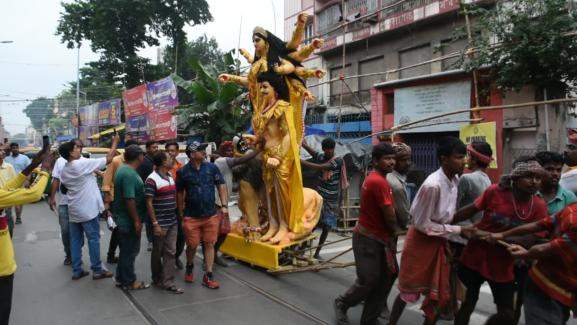 Durga puja preparation in Kolkata