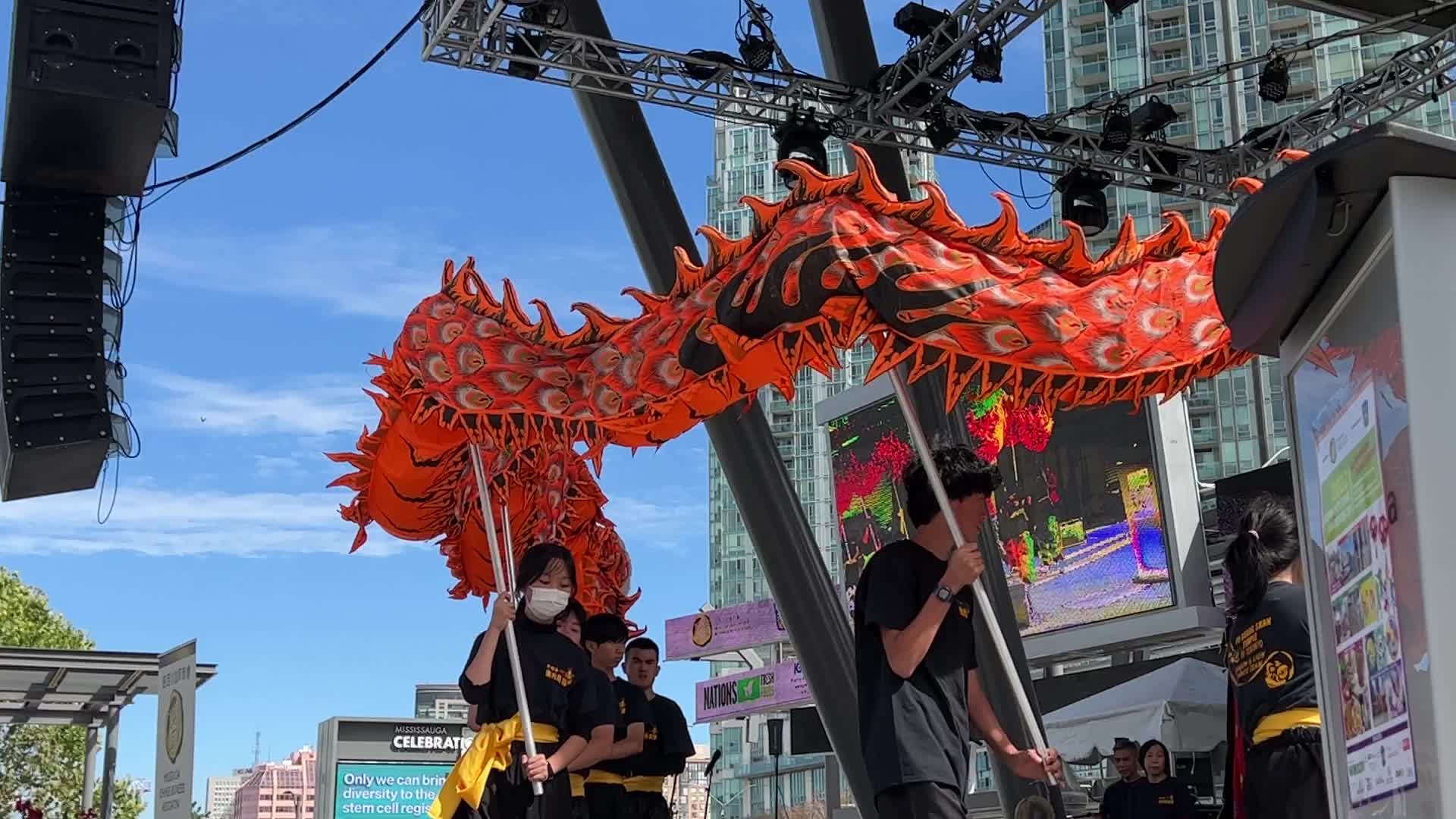 Chinese dancers perform in Mississauga