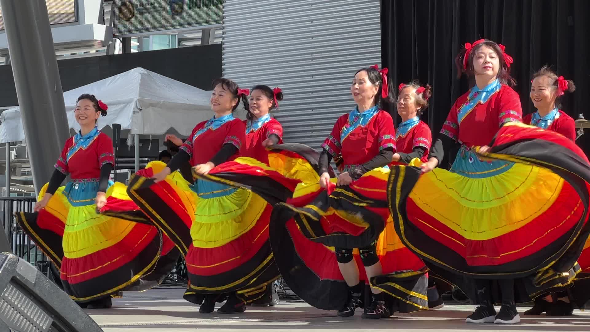 Chinese dancers perform in Mississauga