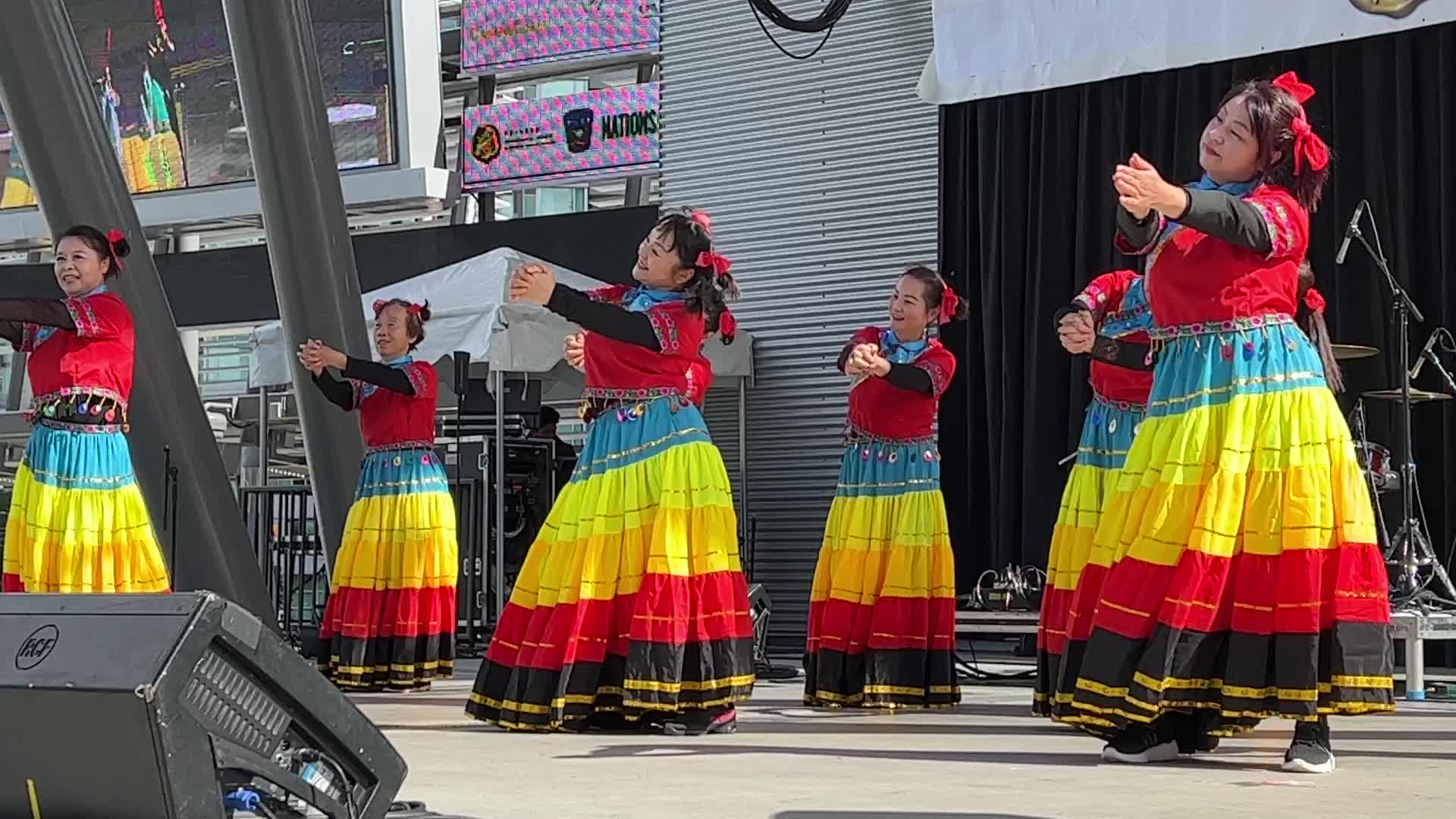 Chinese dancers perform in Mississauga