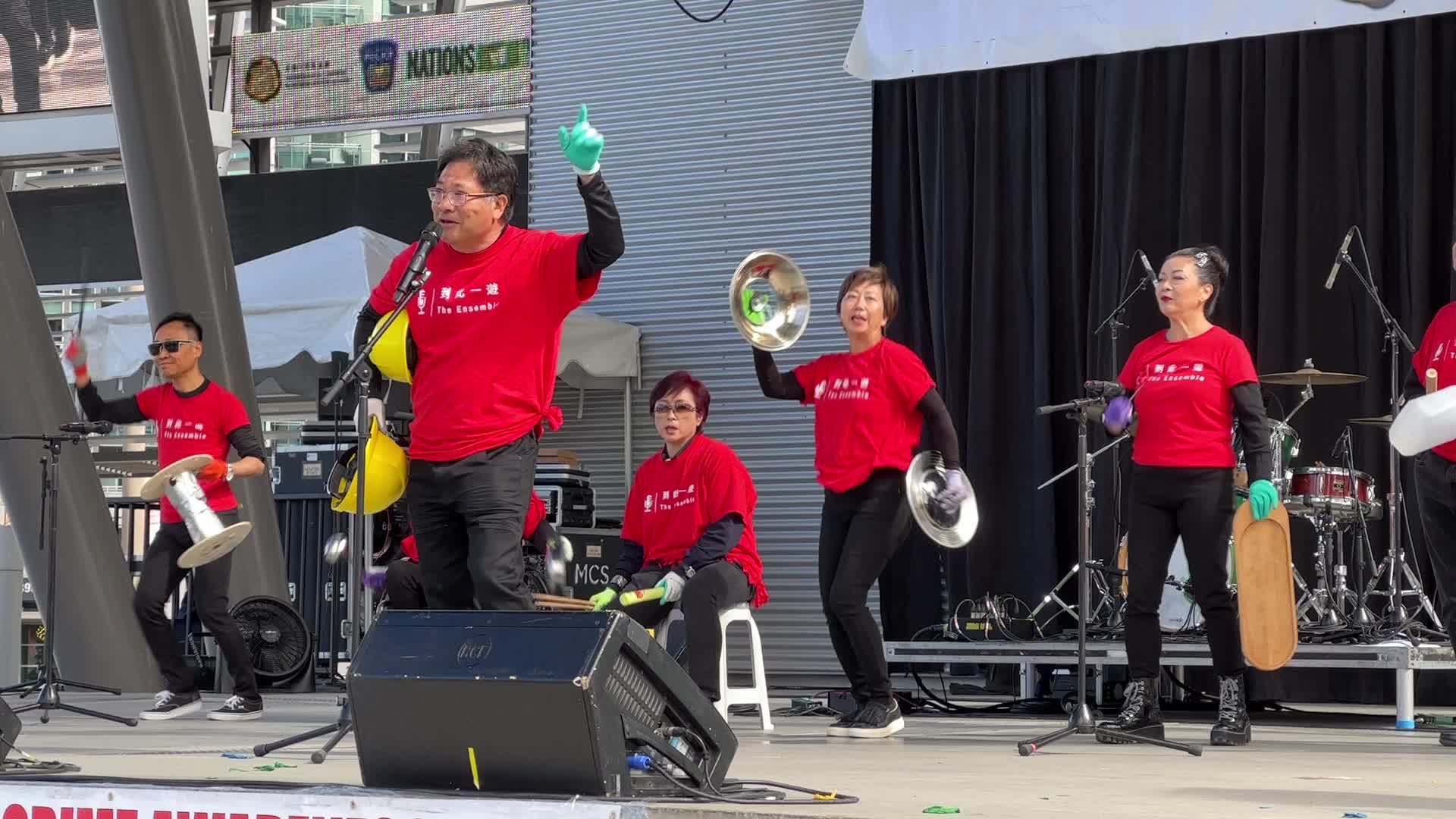 Chinese dancers perform in Mississauga