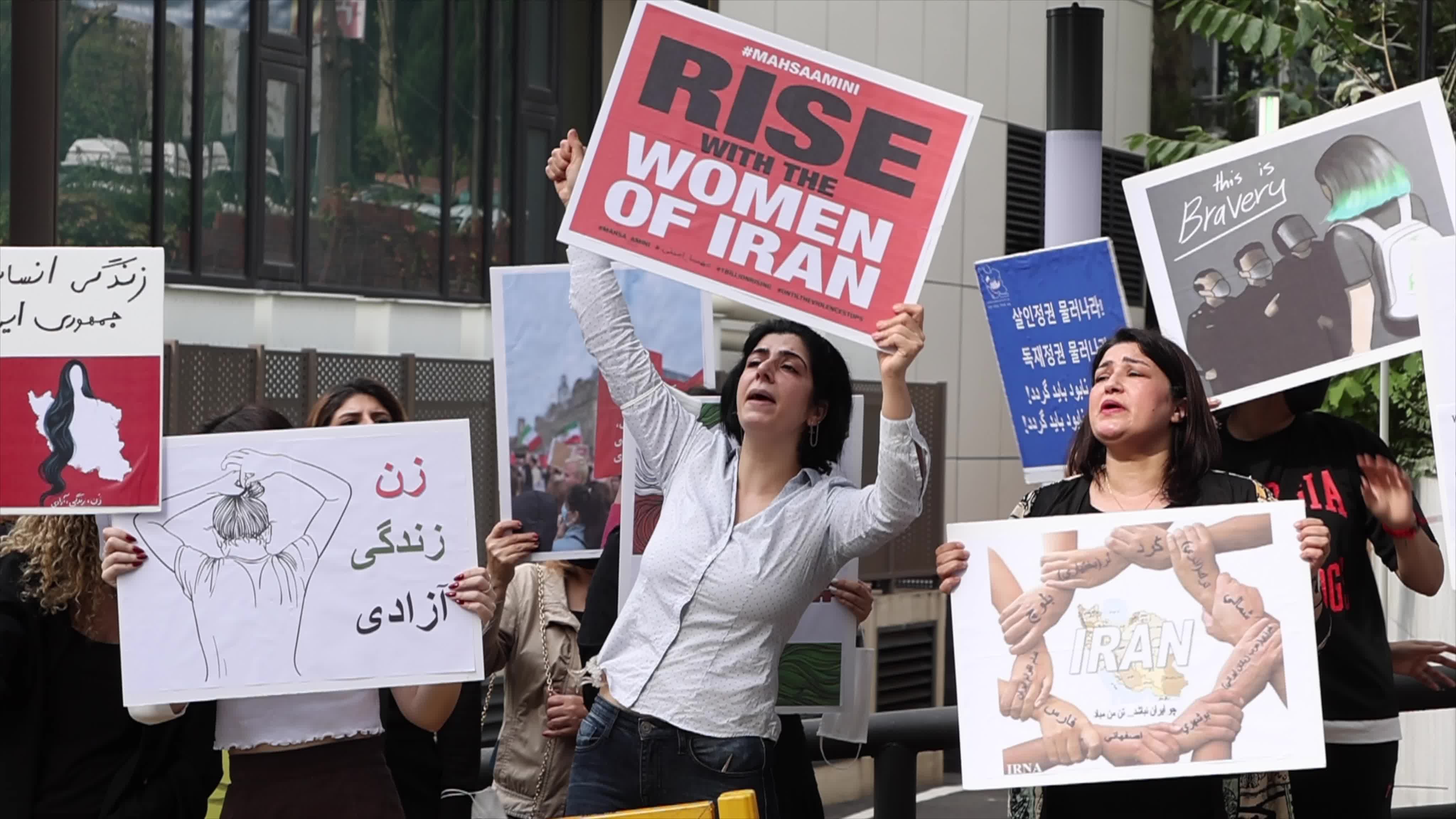 Demonstrators Protest Against Death of Mahsa Amini in South Korea