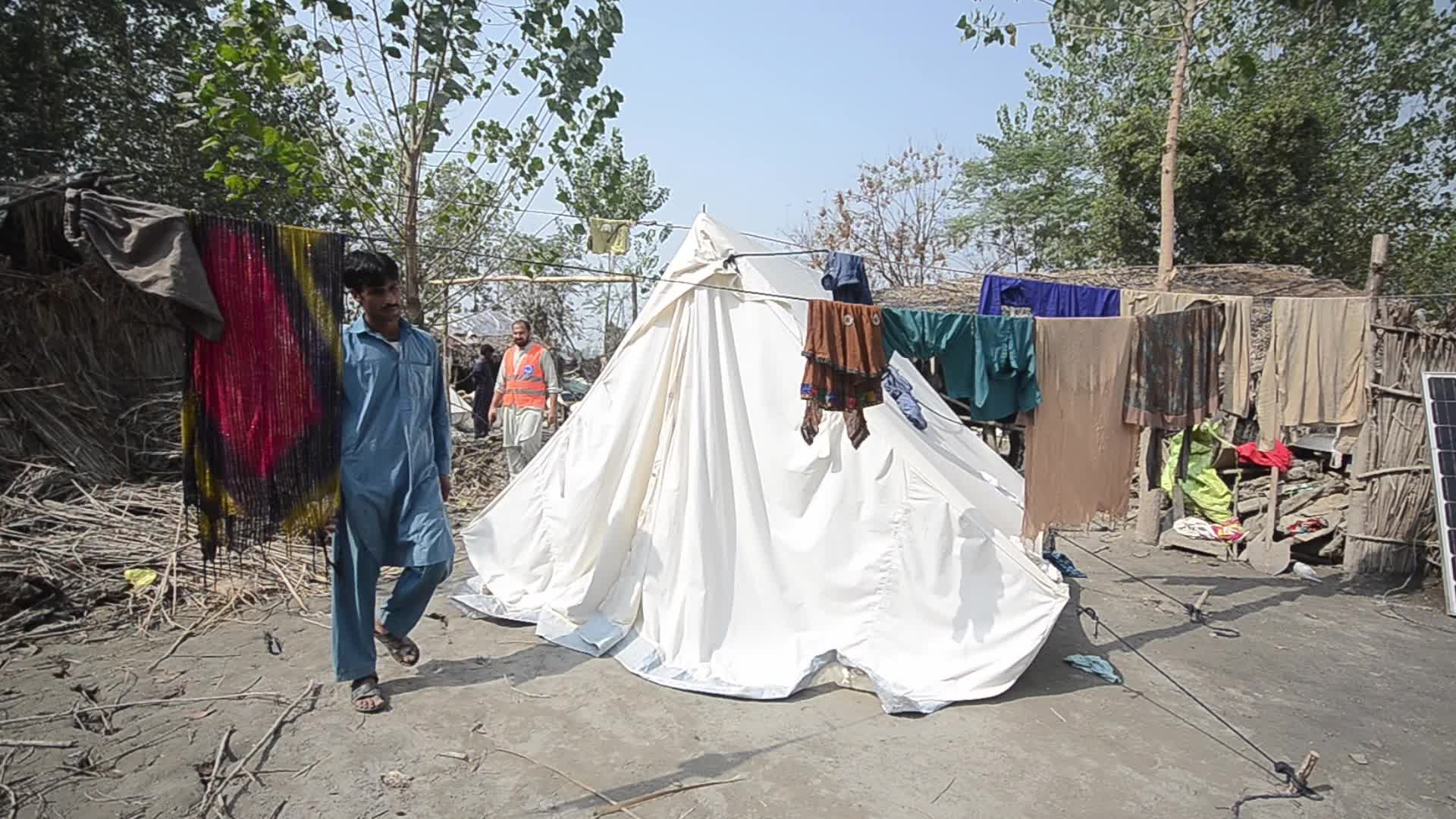 AKF establishes tent village for flood affected Afghan refugees in Peshawar