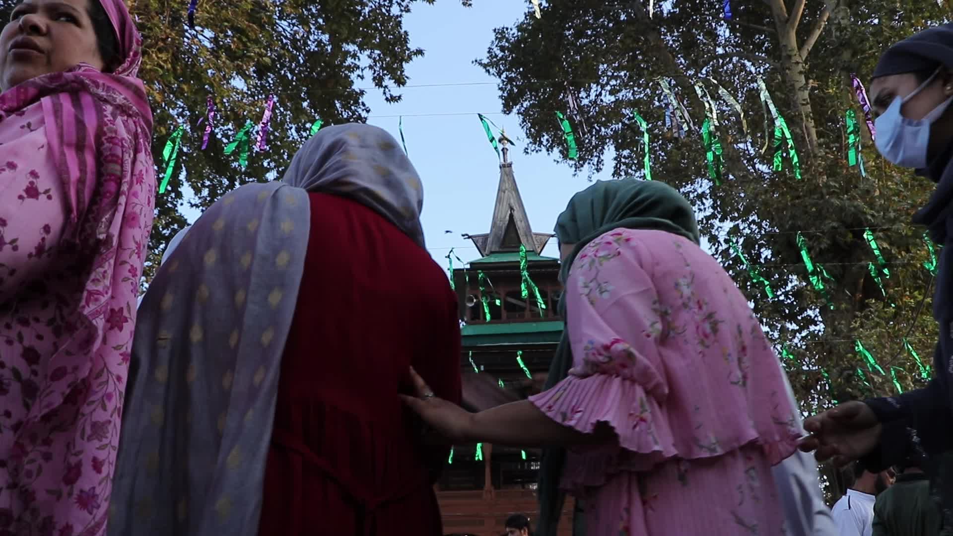 Devotees Throng Sufi Shrine In Kashmir