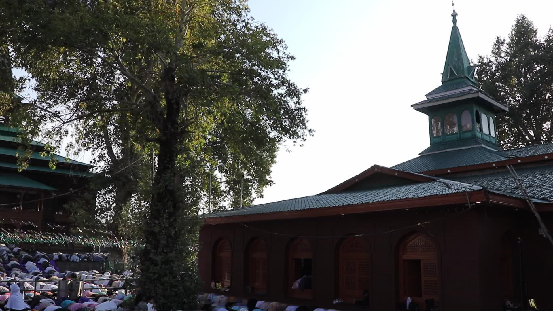 Devotees Throng Sufi Shrine In Kashmir
