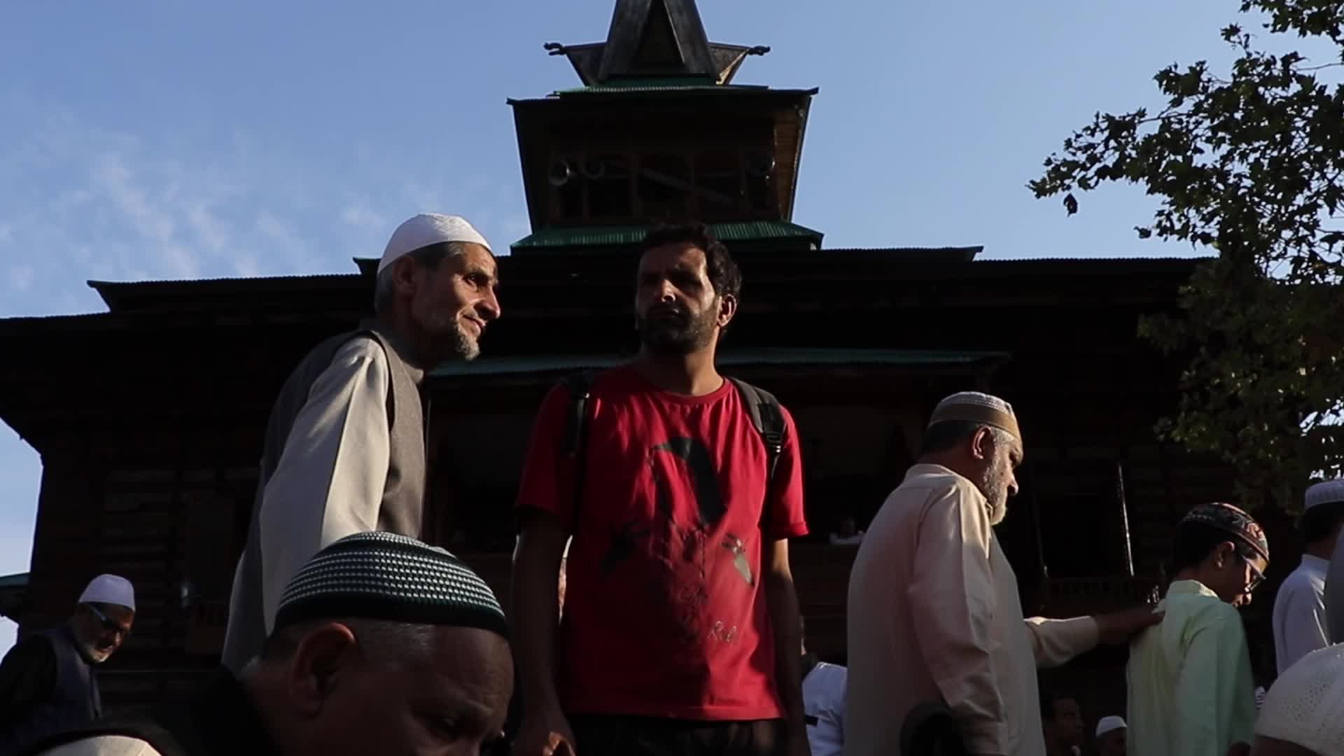 Devotees Throng Sufi Shrine In Kashmir
