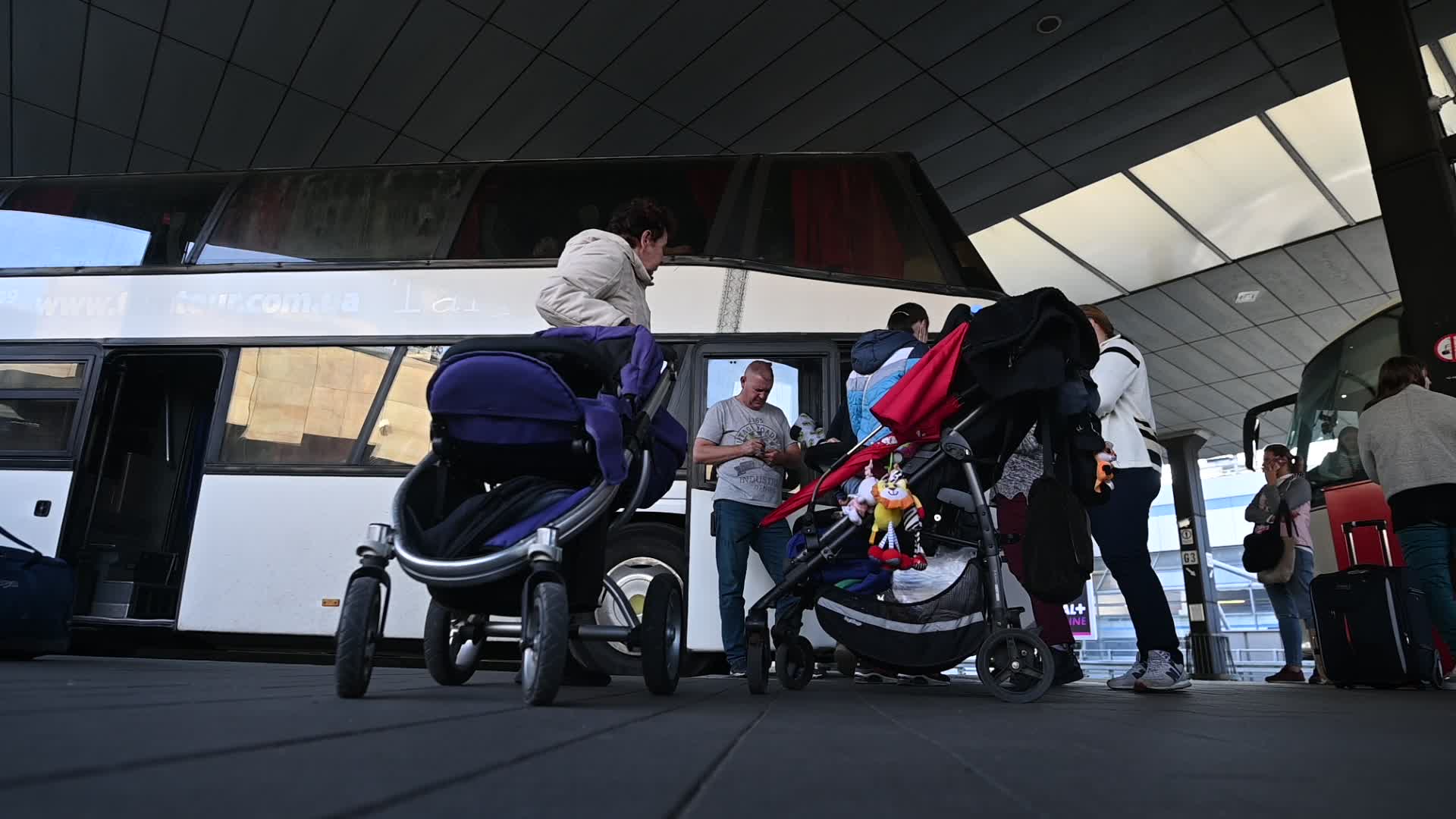 Ukrainian Refugees Determined To Return Home