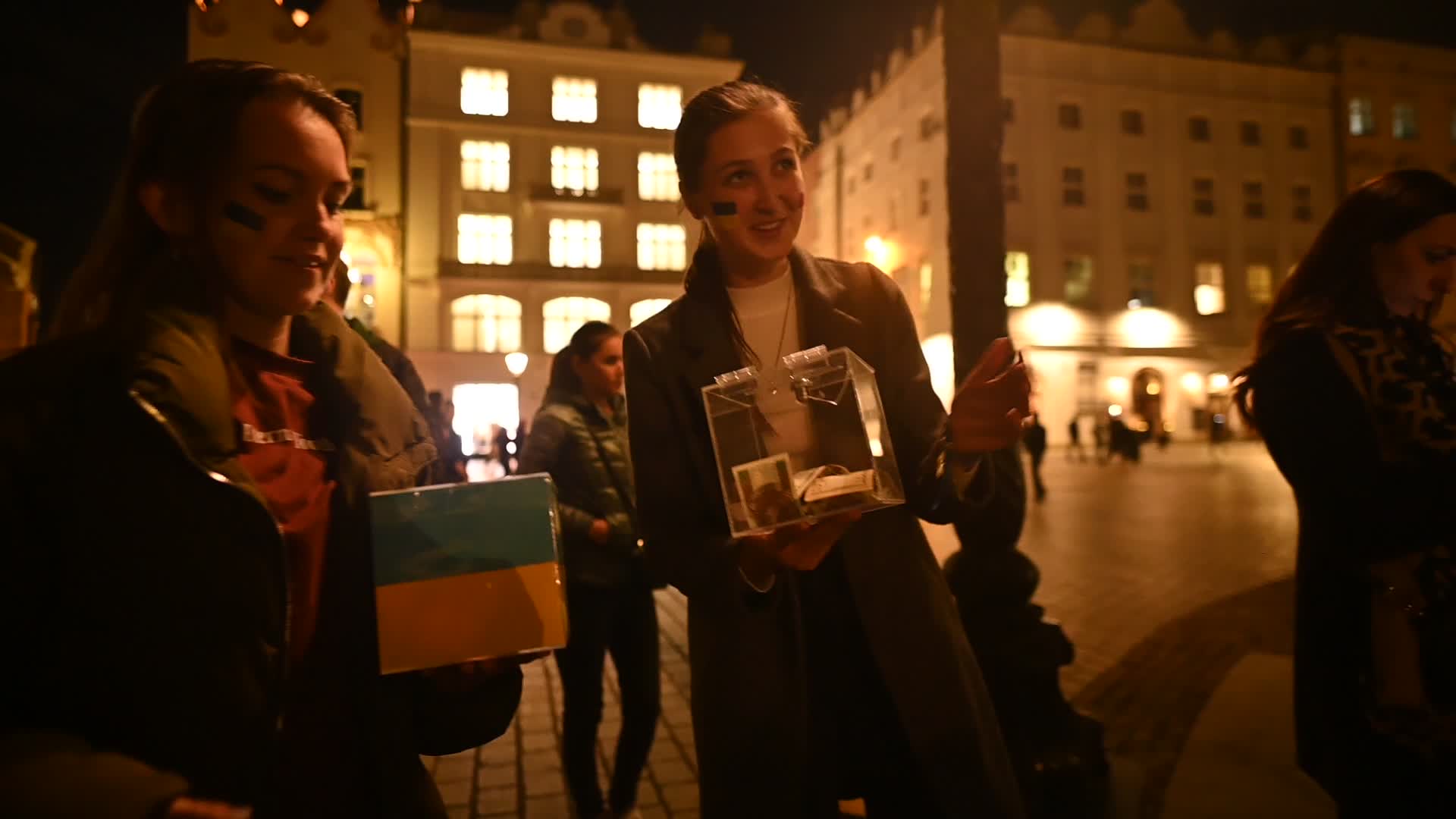 Los Iankover’s Perform In Krakow's Market Square