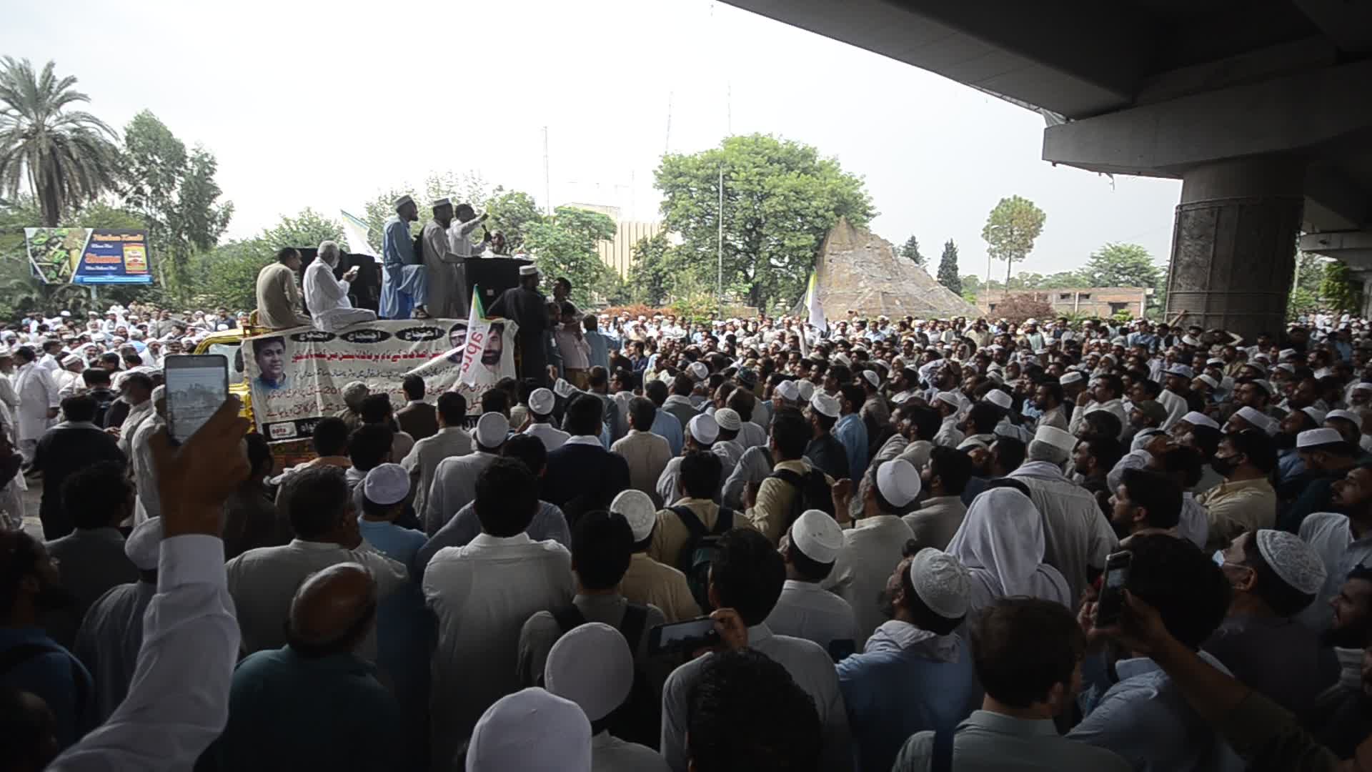 Demonstration In front of Teachers Association Education Assembly in Khyber Pakhtunkhwa