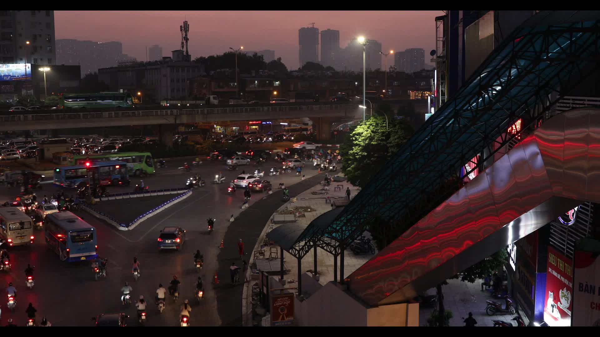 Slow Progress on Hanoi’s Metro Line Fails to Reduce Vehicle Congestion