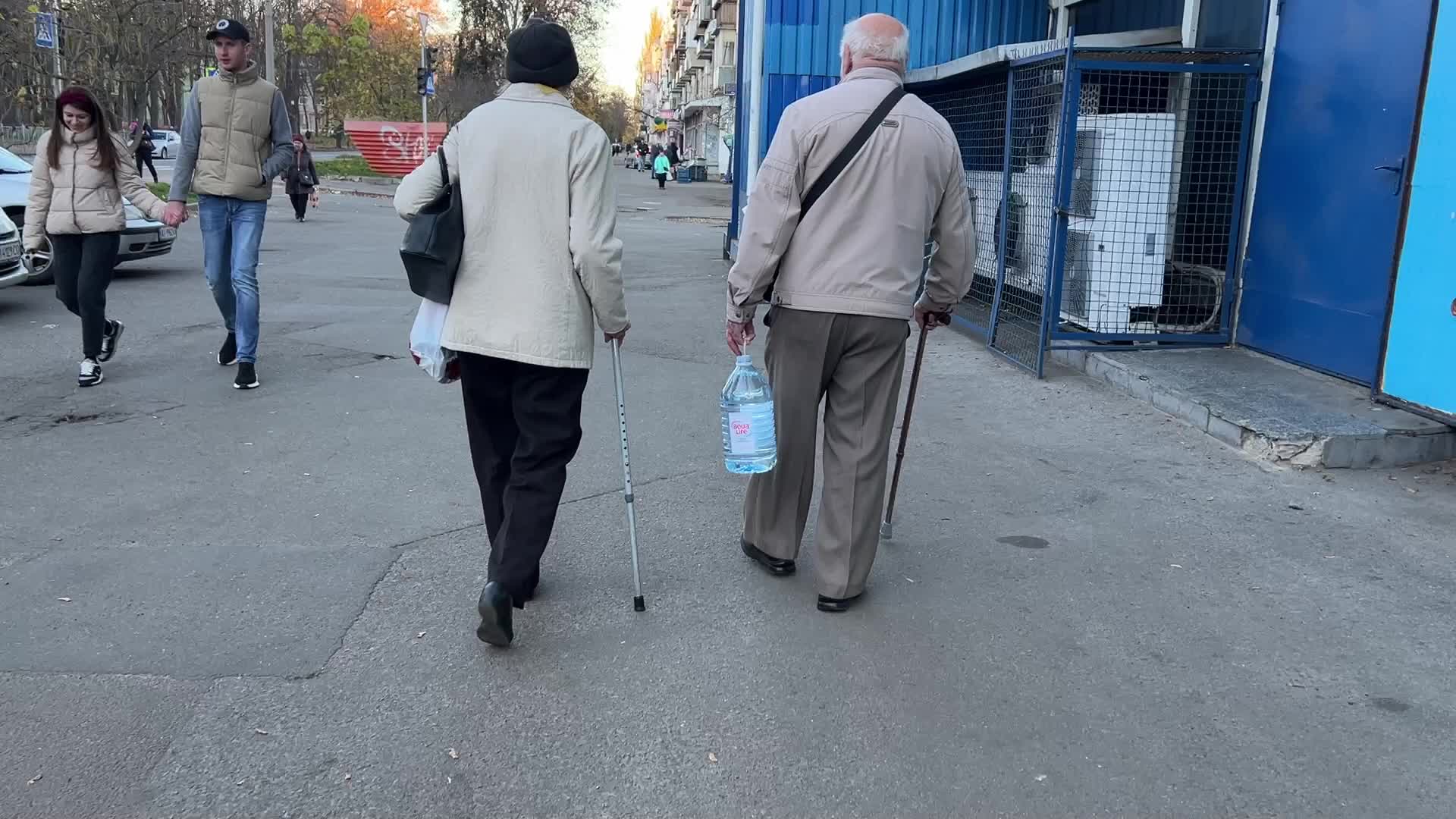 Russian attacks leave many Ukrainians without power or water