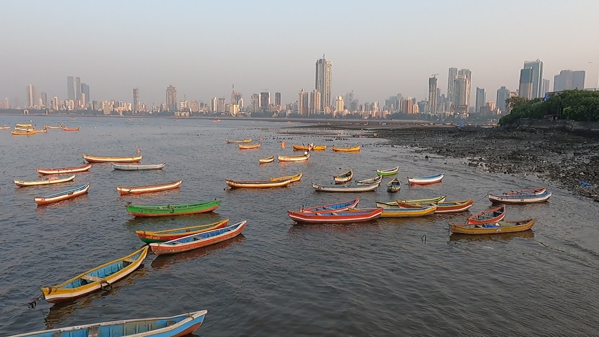 Daily Life In Mumbai 