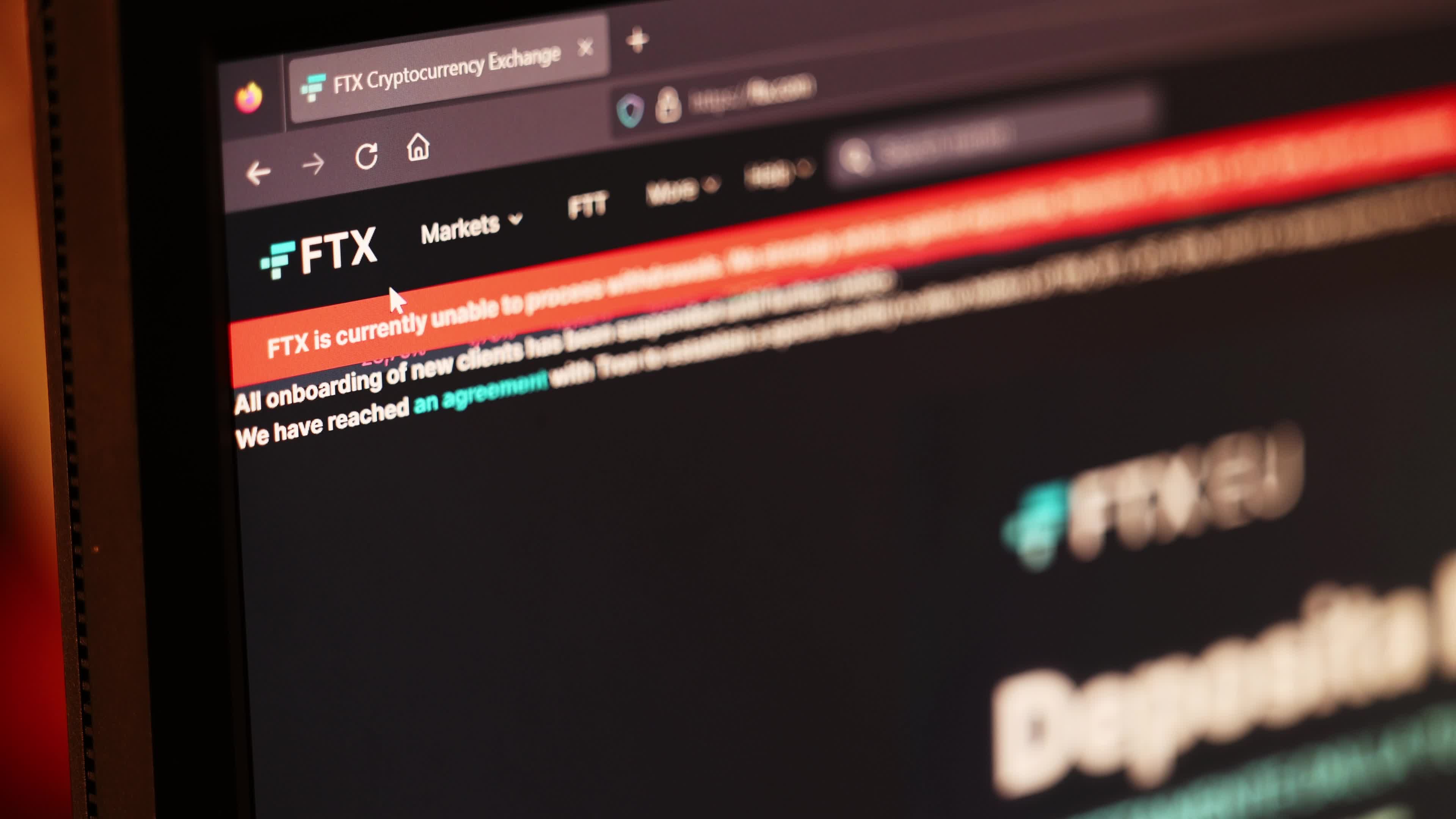 Crypto Giant FTX Collapses Into Bankruptcy