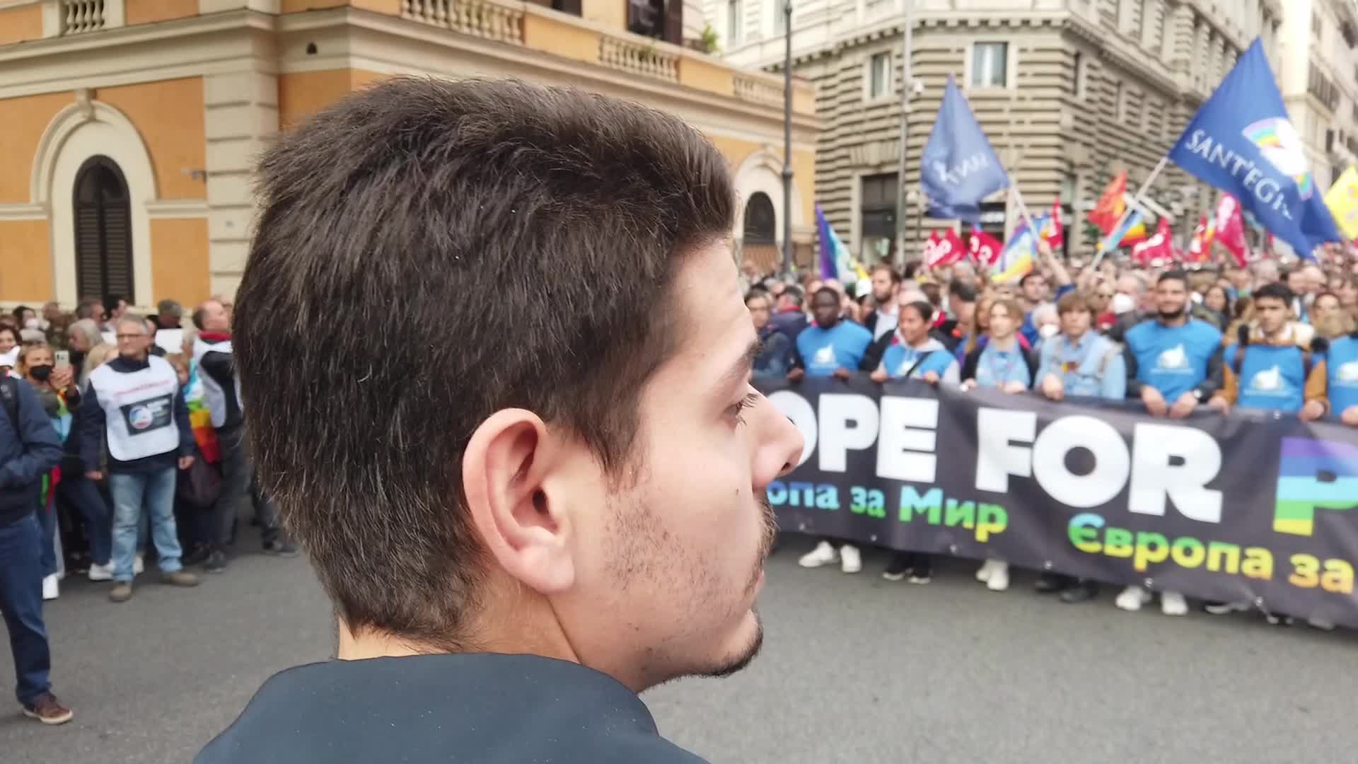 Thousands swarm streets of Rome for peace rally