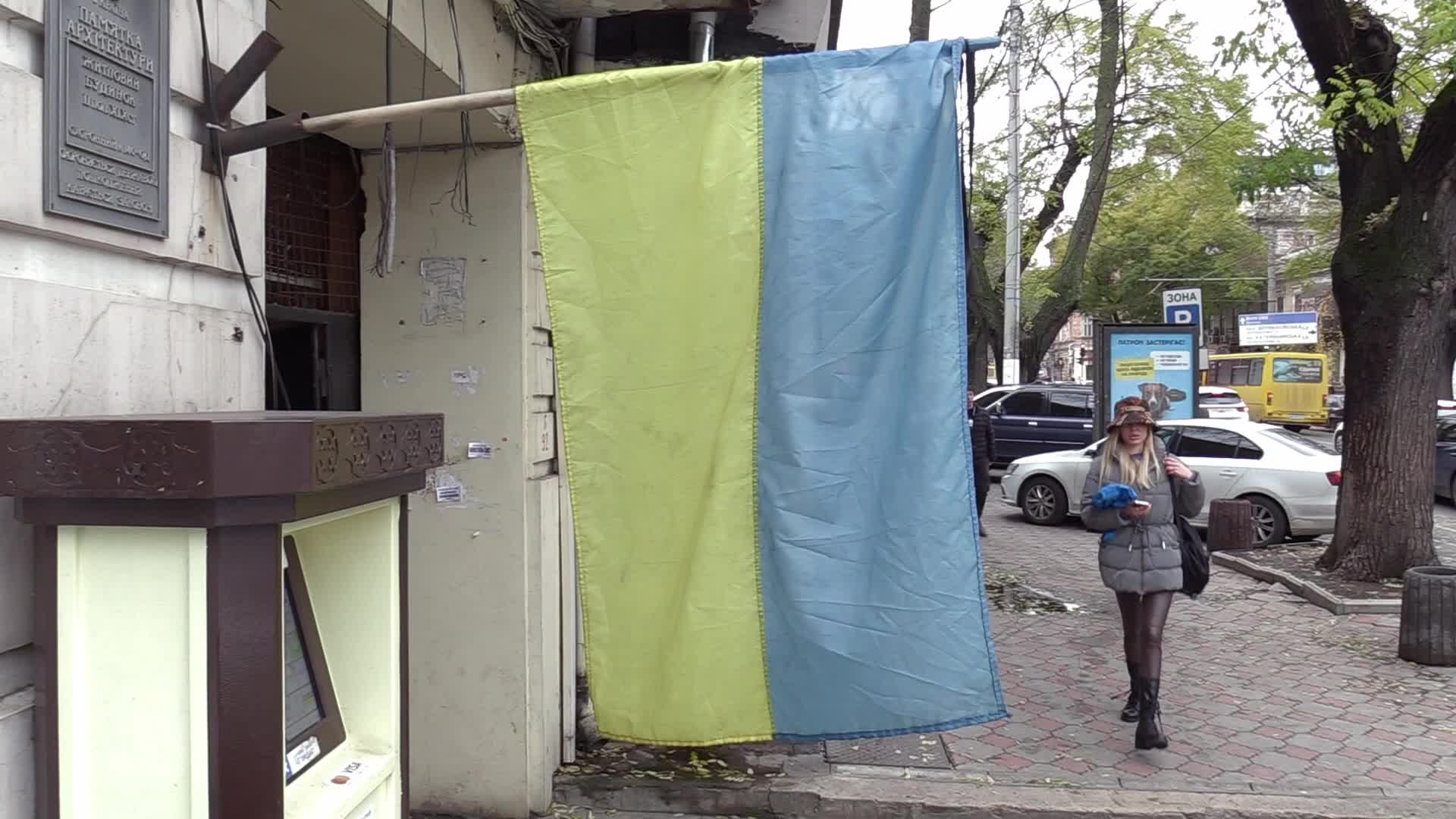 Ukrainians install a electricity generator outside the entrance to a store during emergency power blackout in Odesa