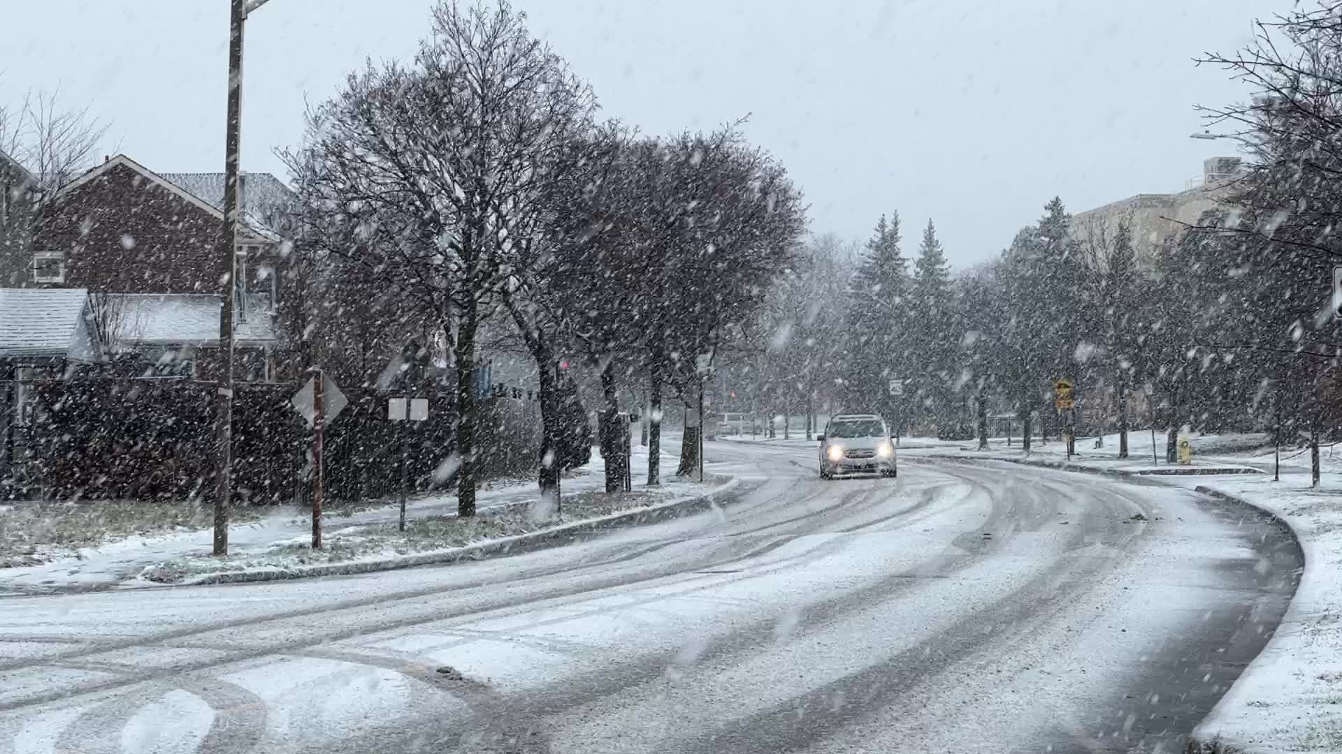 Toronto gets hit by messy winter snowstorm