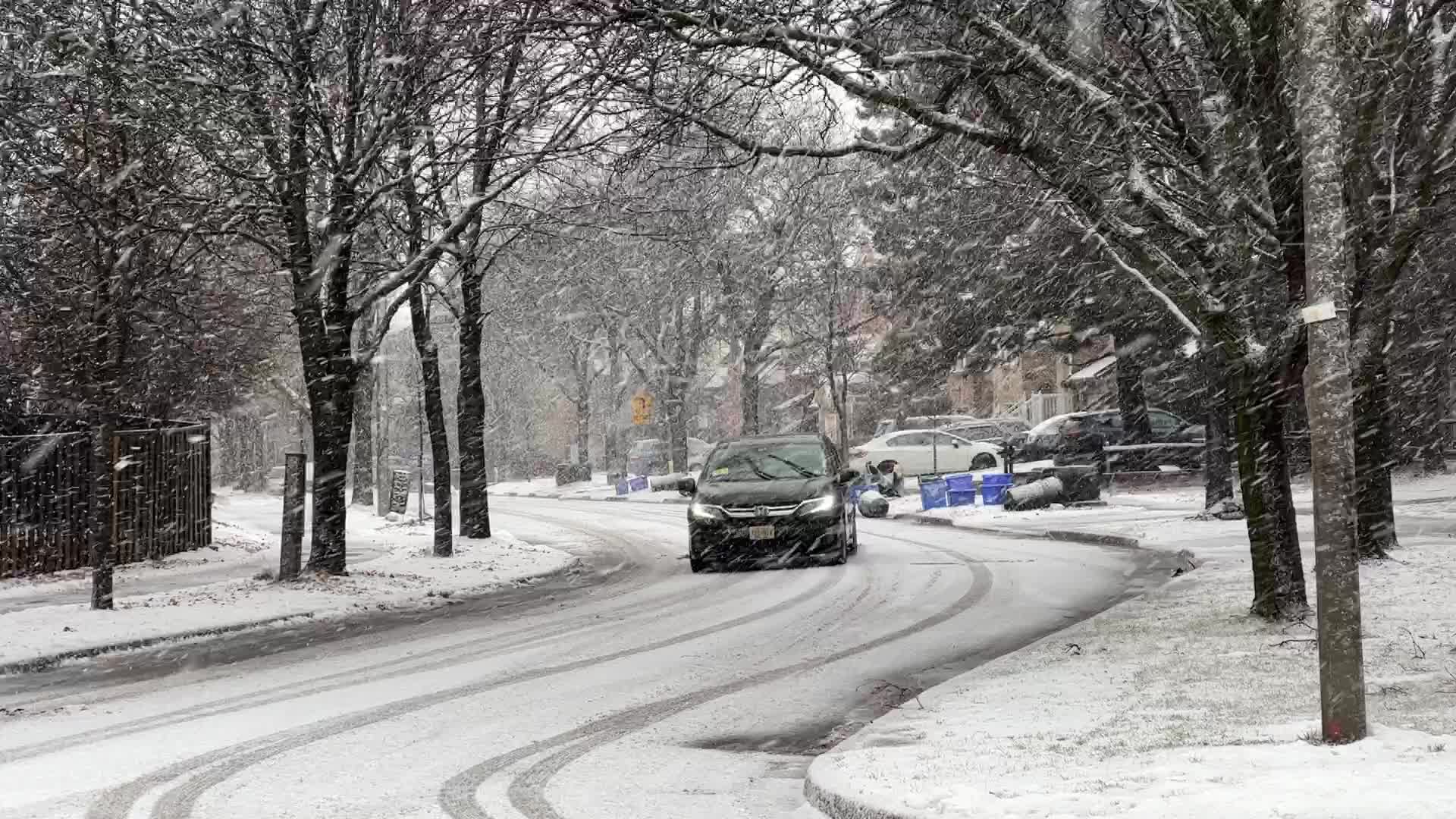 Toronto gets hit by messy winter snowstorm