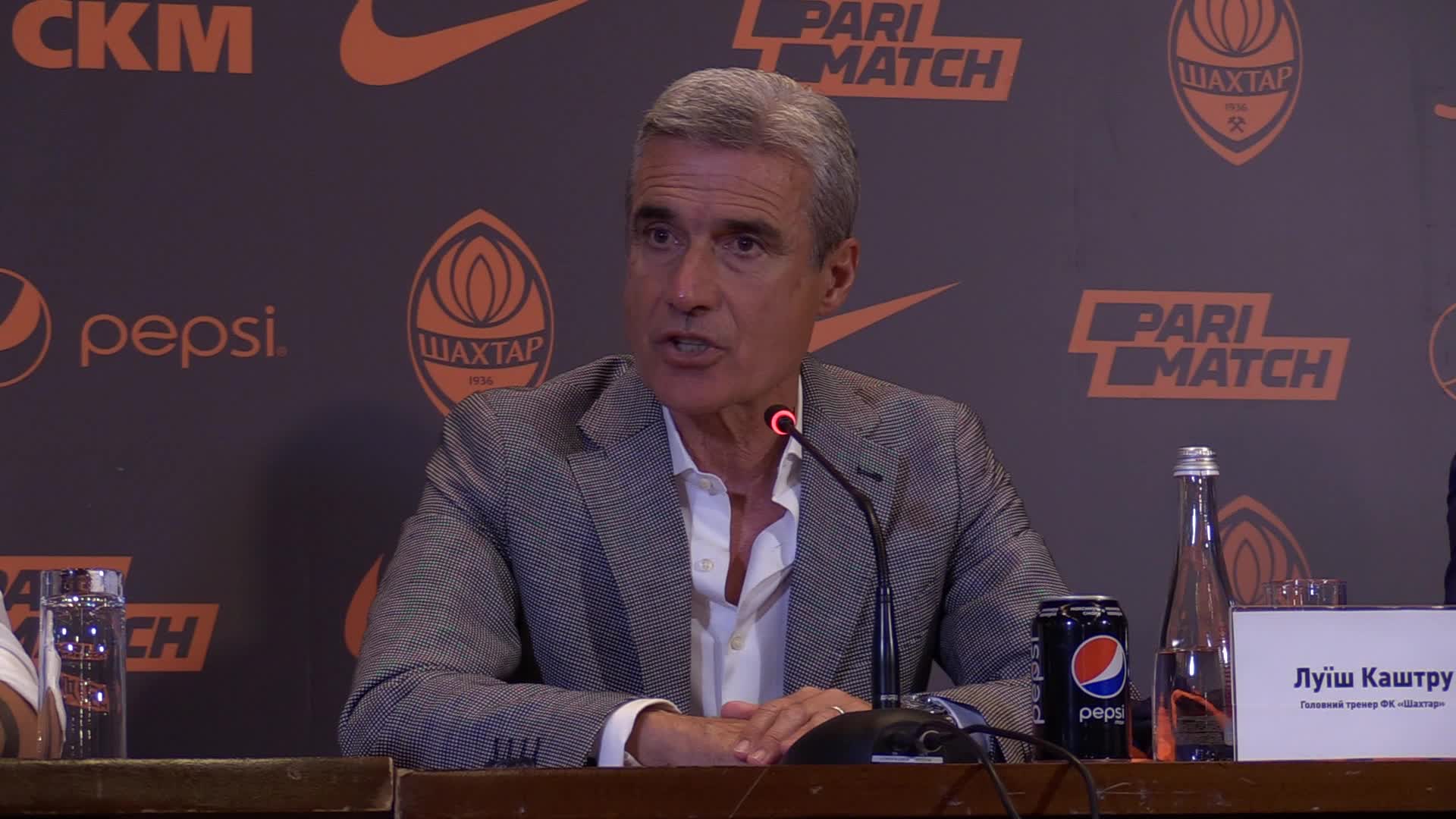 New FC Shakhtar Donetsk head coach Luis Castro presented in Kiev