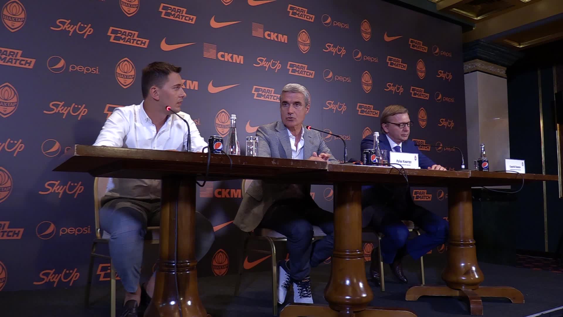 New FC Shakhtar Donetsk head coach Luis Castro presented in Kiev