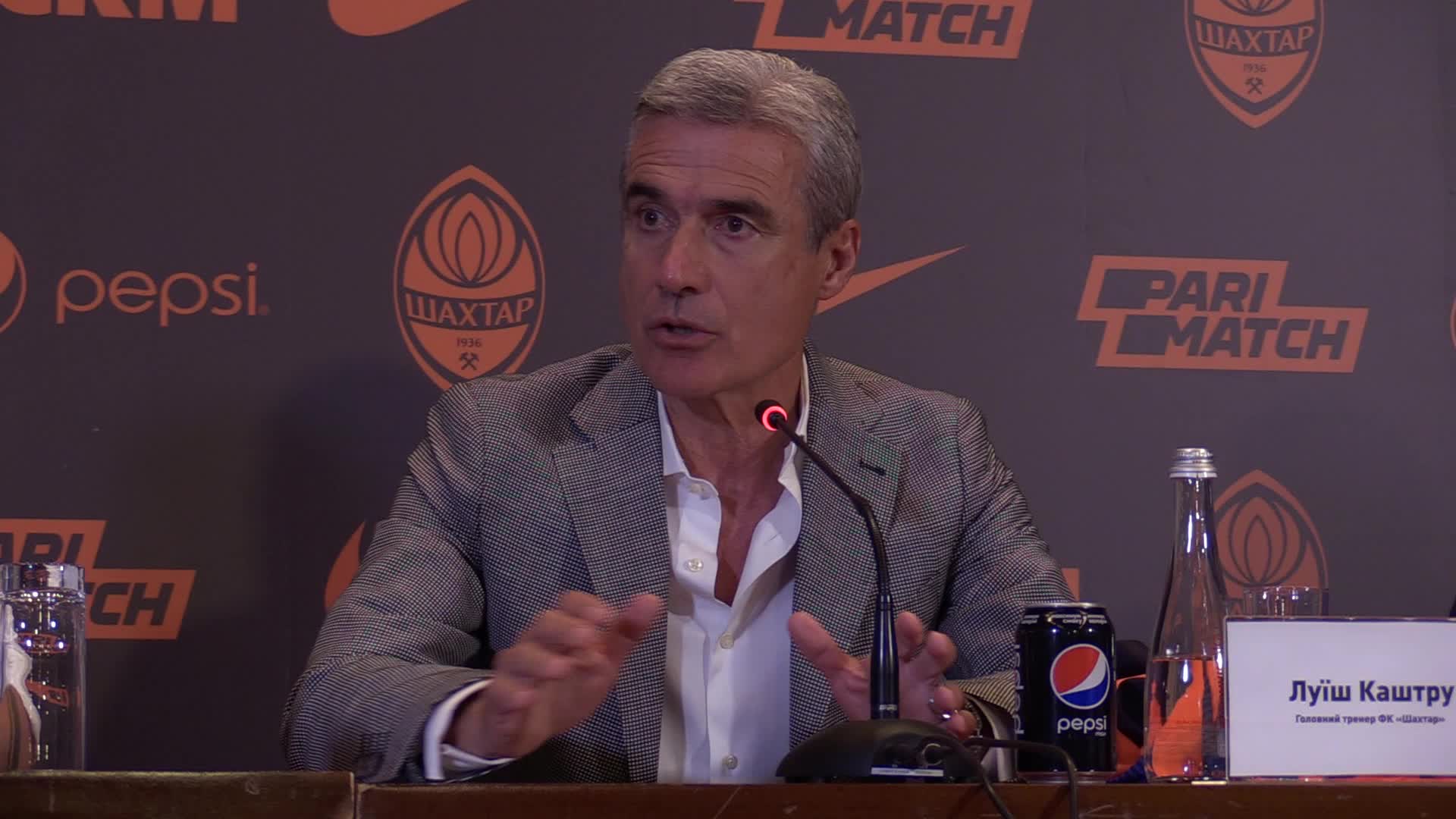New FC Shakhtar Donetsk head coach Luis Castro presented in Kiev