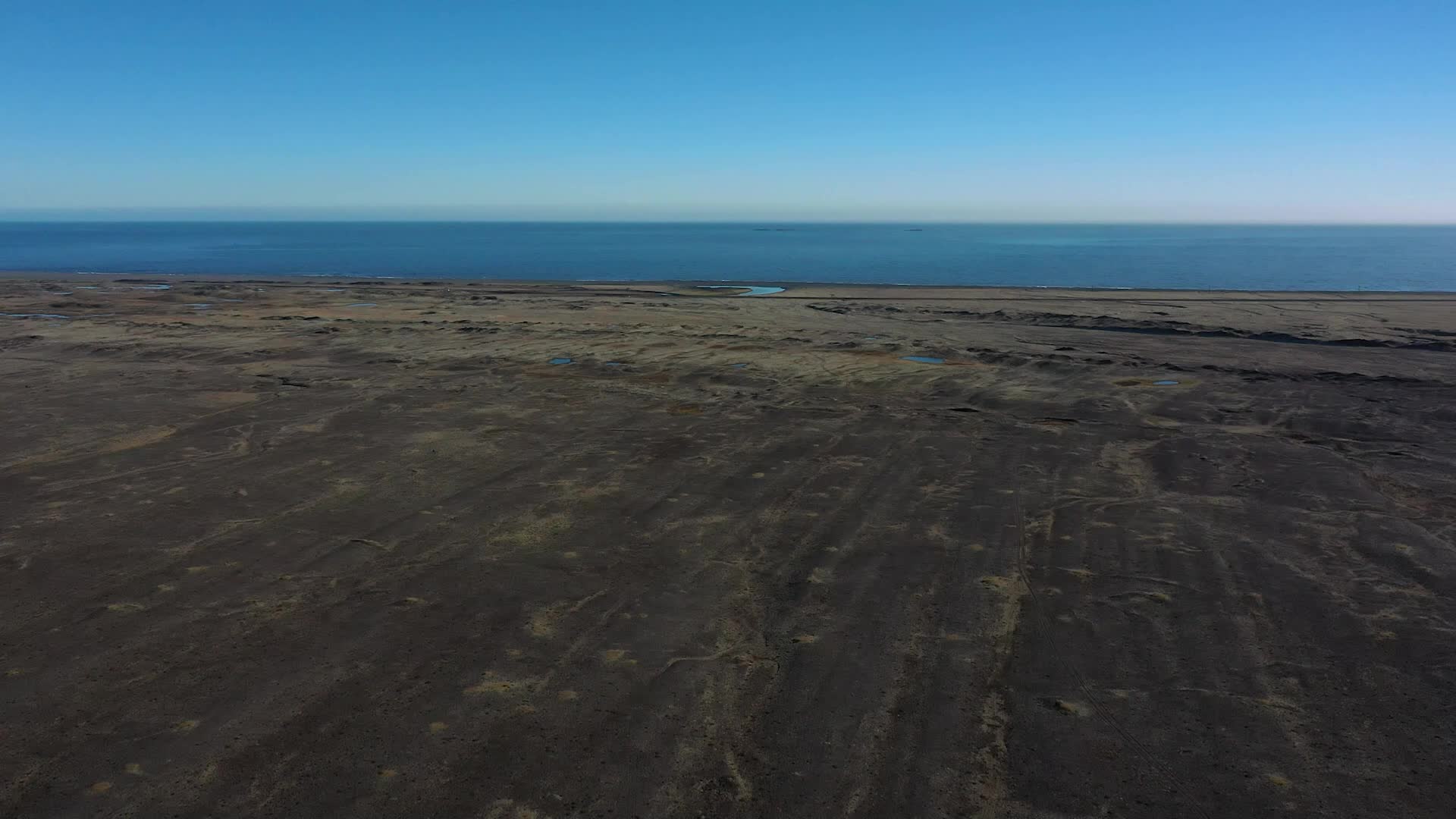 Travel through the volcanic valleys of Iceland