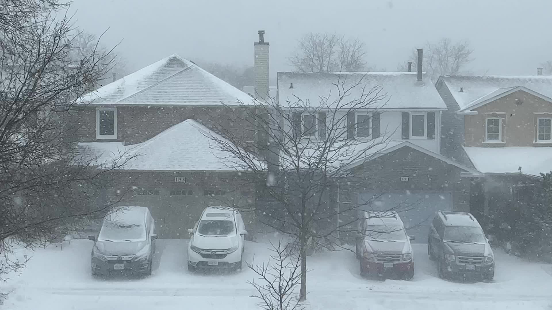 Treacherous winter snowstorm hits Toronto