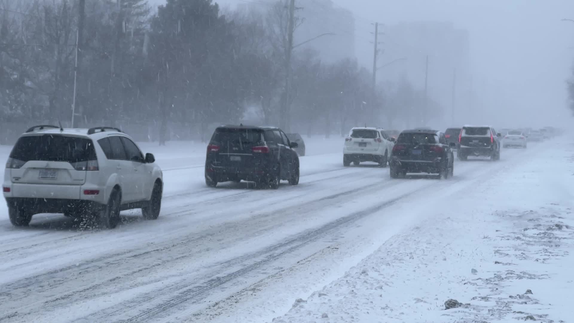 Treacherous winter snowstorm hits Toronto