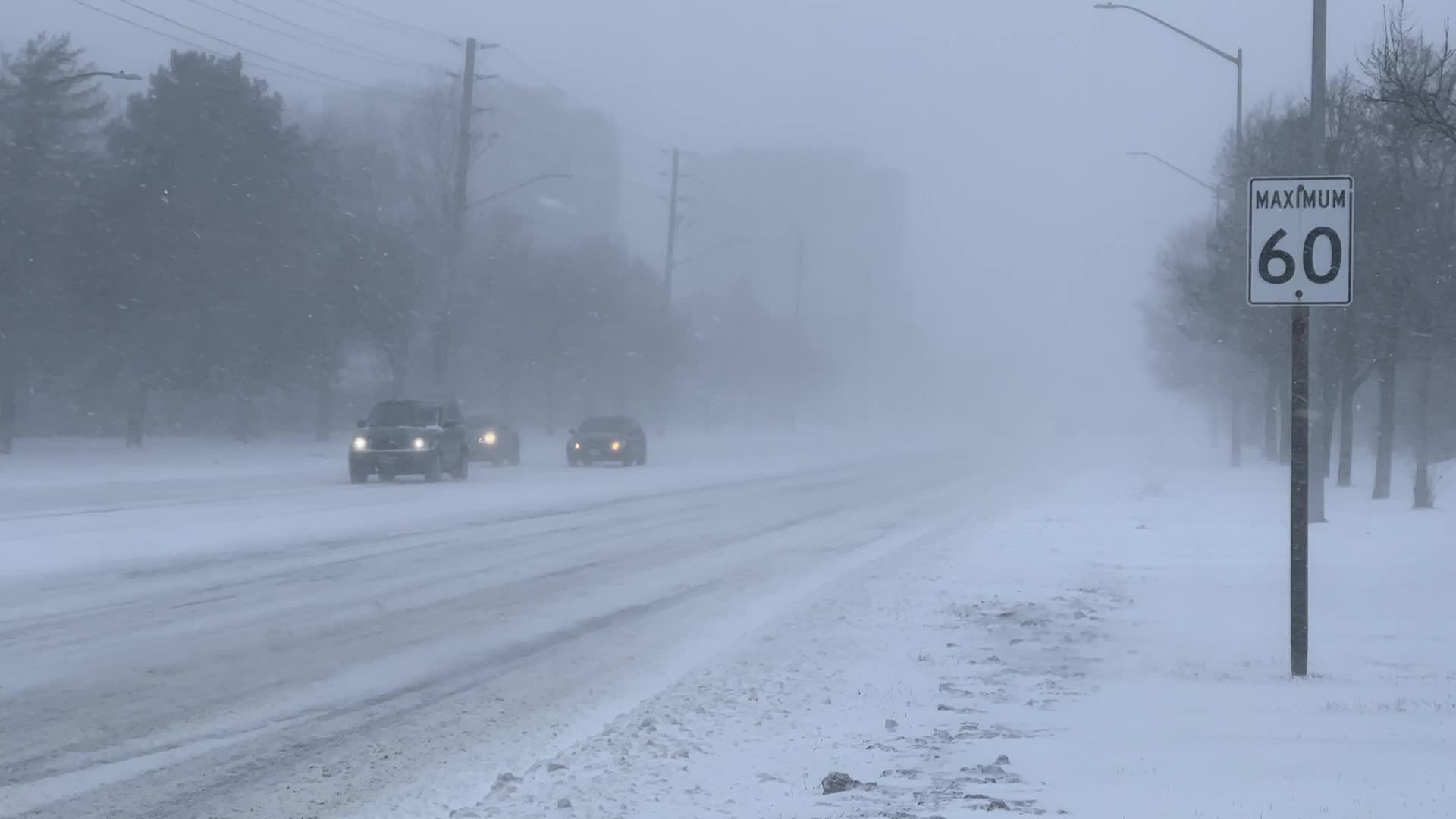 Treacherous winter snowstorm hits Toronto