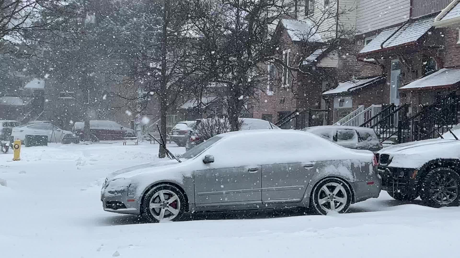 Treacherous winter snowstorm hits Toronto
