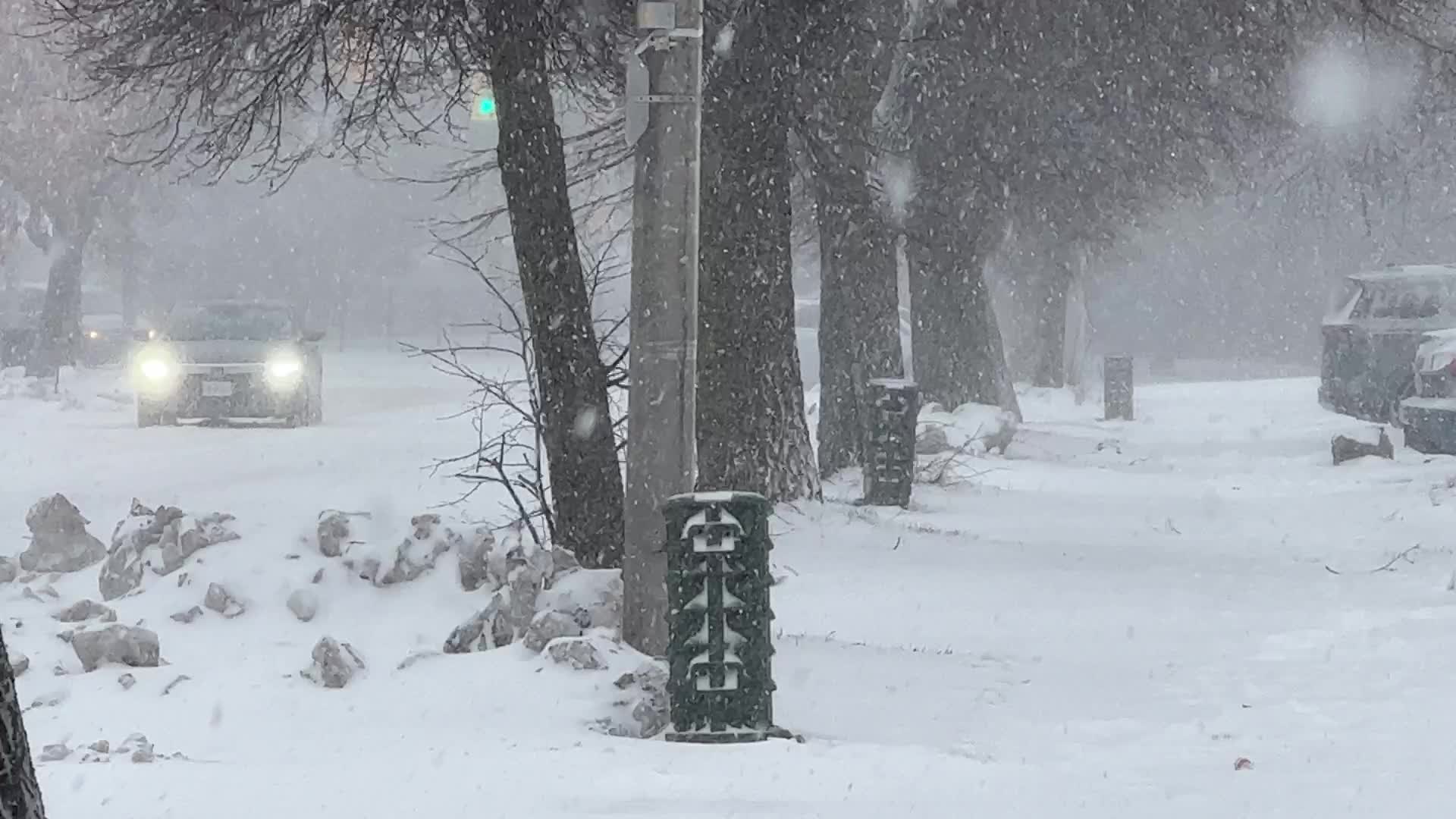 Treacherous winter snowstorm hits Toronto
