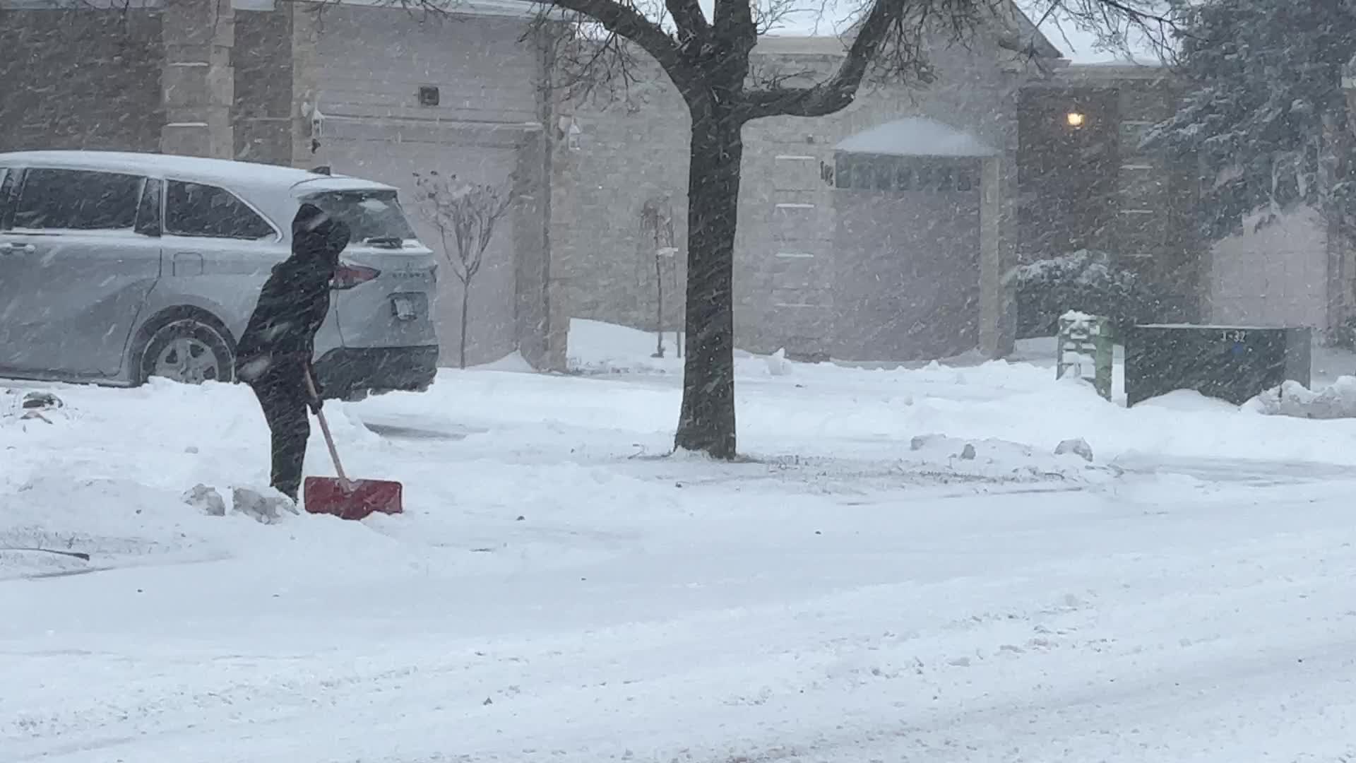 Treacherous winter snowstorm hits Toronto