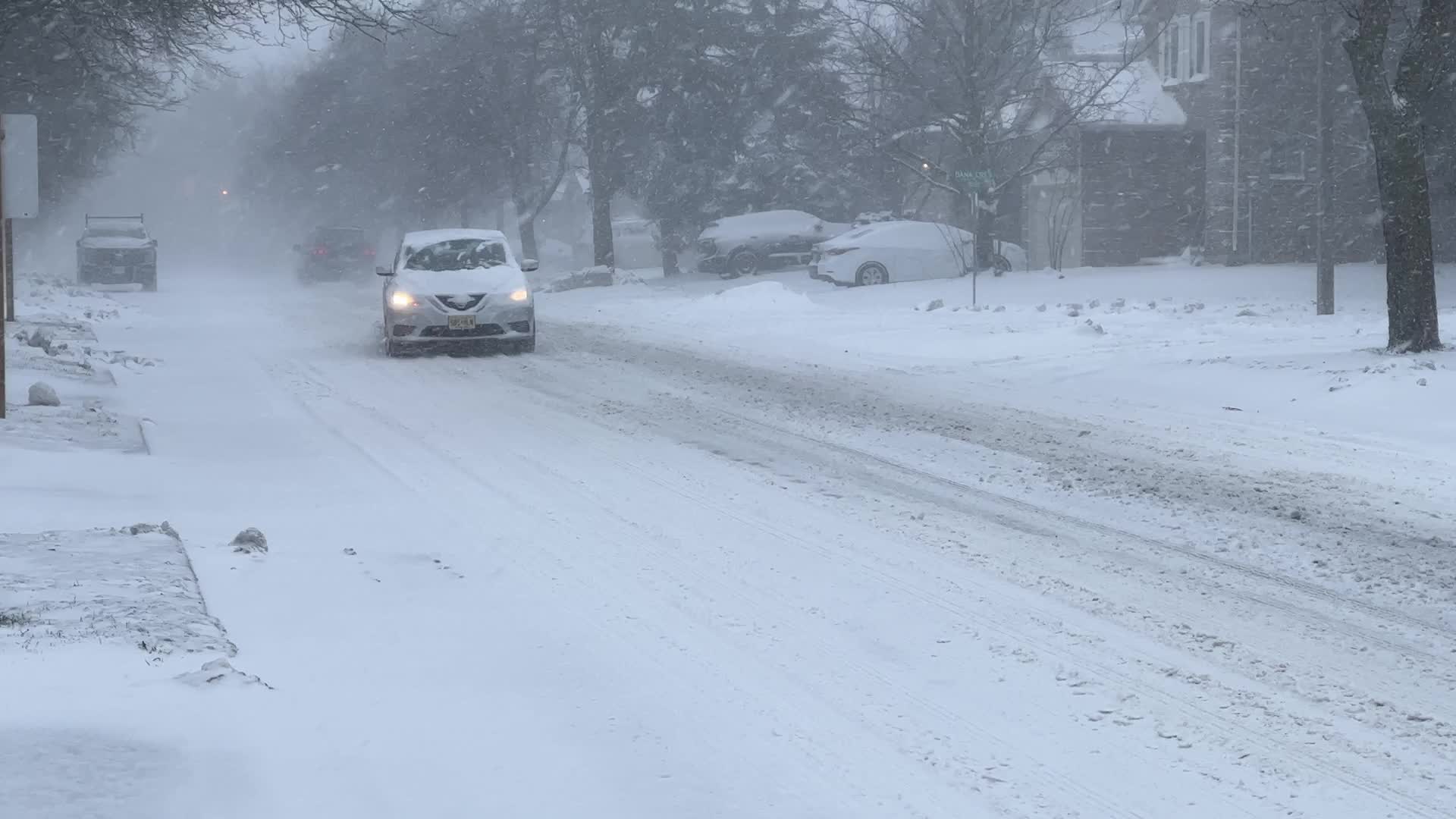 Treacherous winter snowstorm hits Toronto