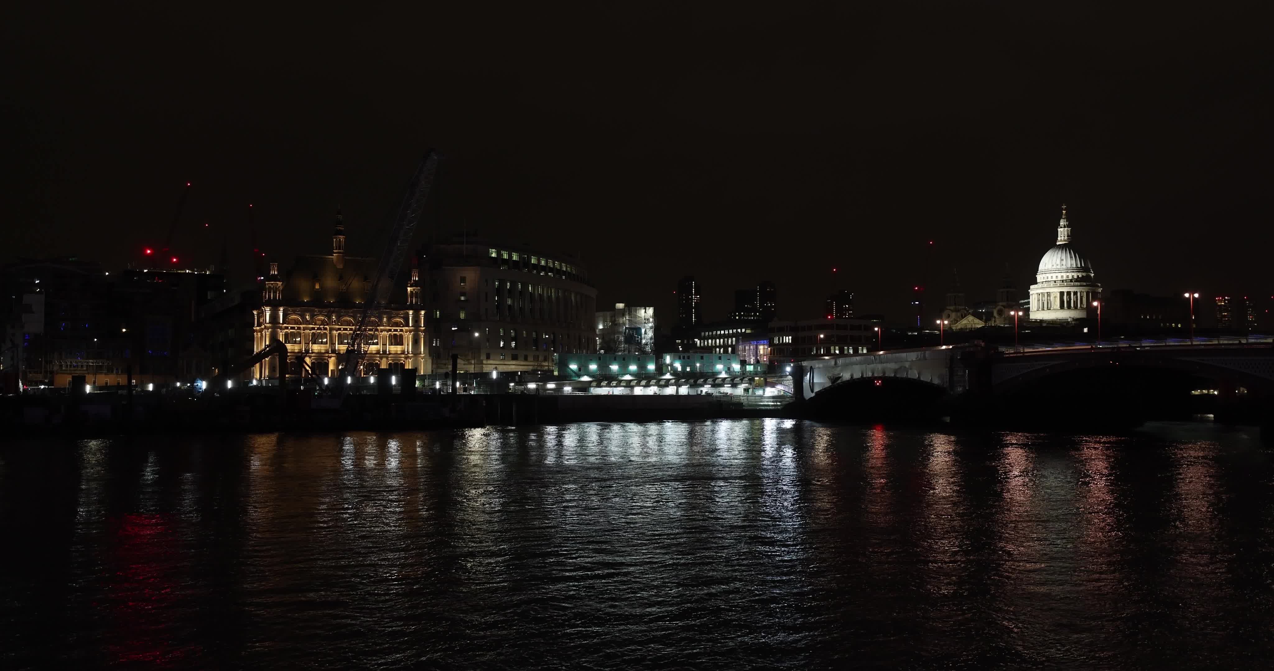 London Prepares for New Year's Eve Celebrations