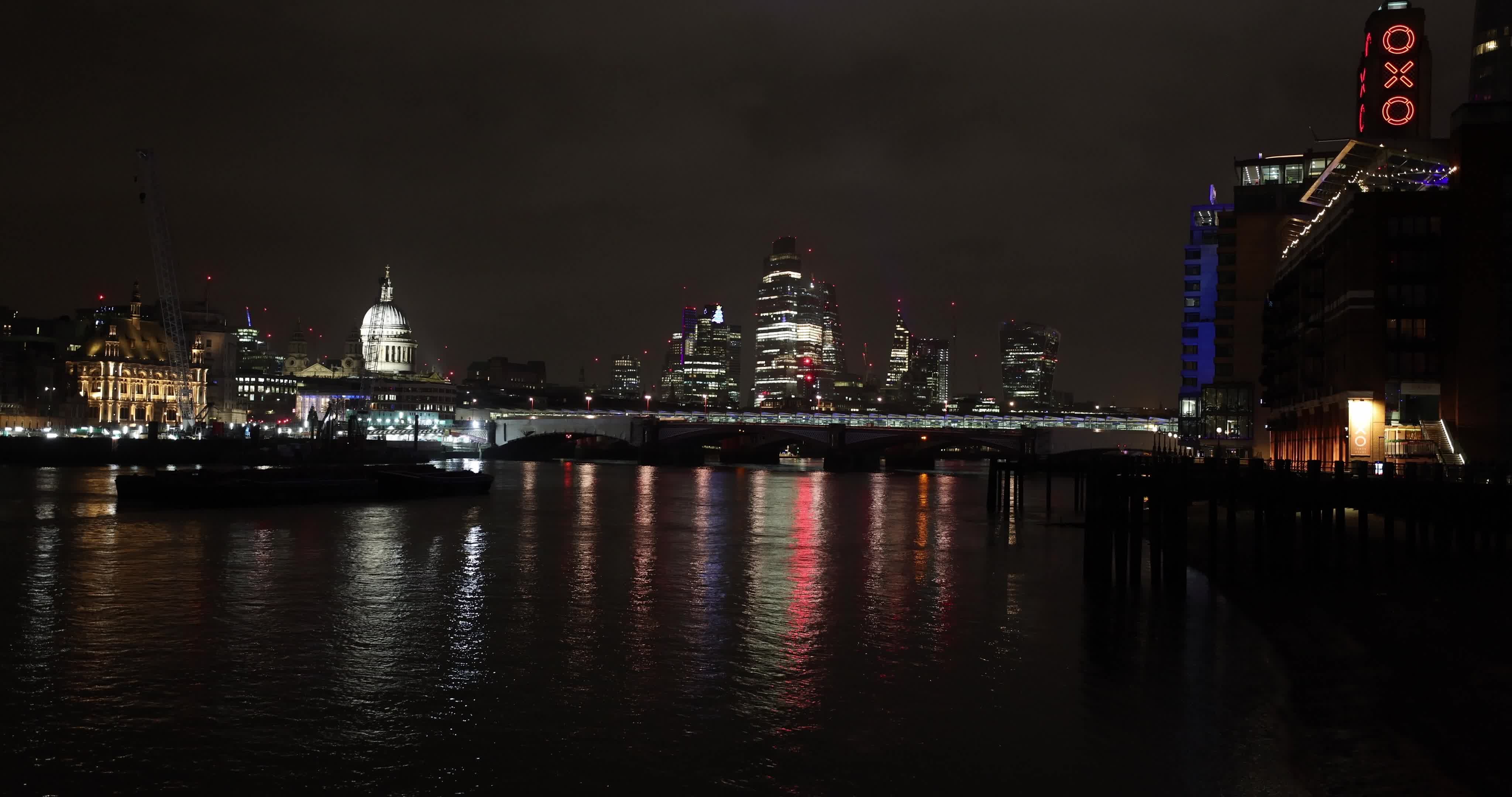 London Prepares for New Year's Eve Celebrations