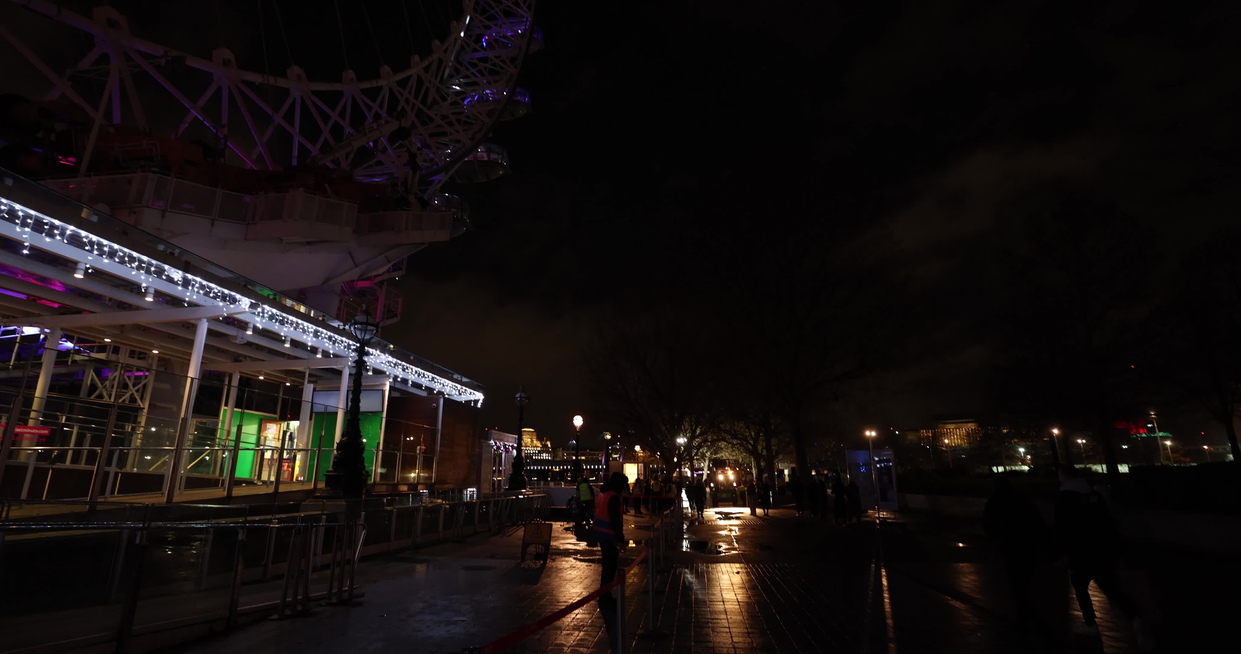 London Prepares for New Year's Eve Celebrations