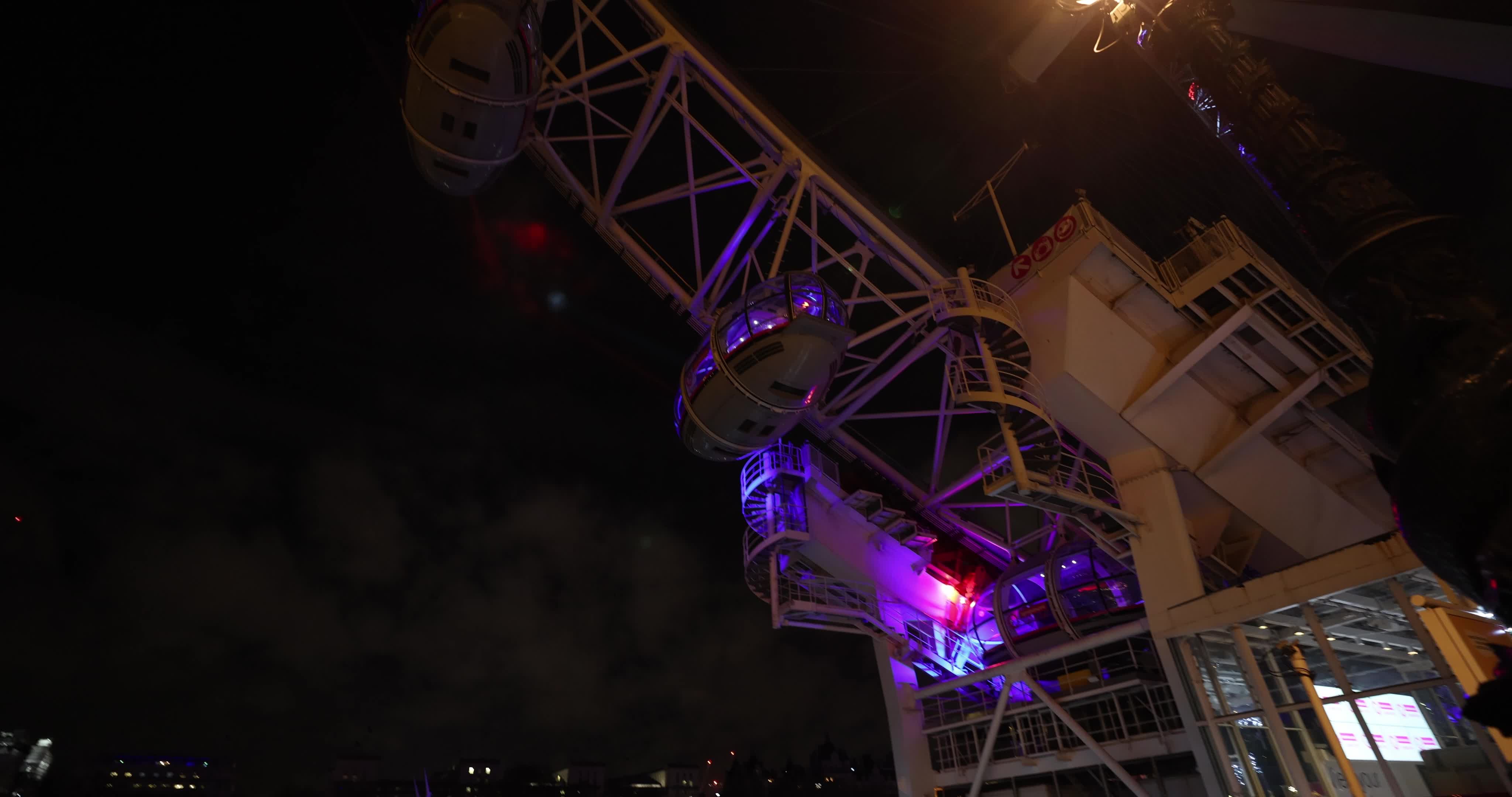 London Prepares for New Year's Eve Celebrations