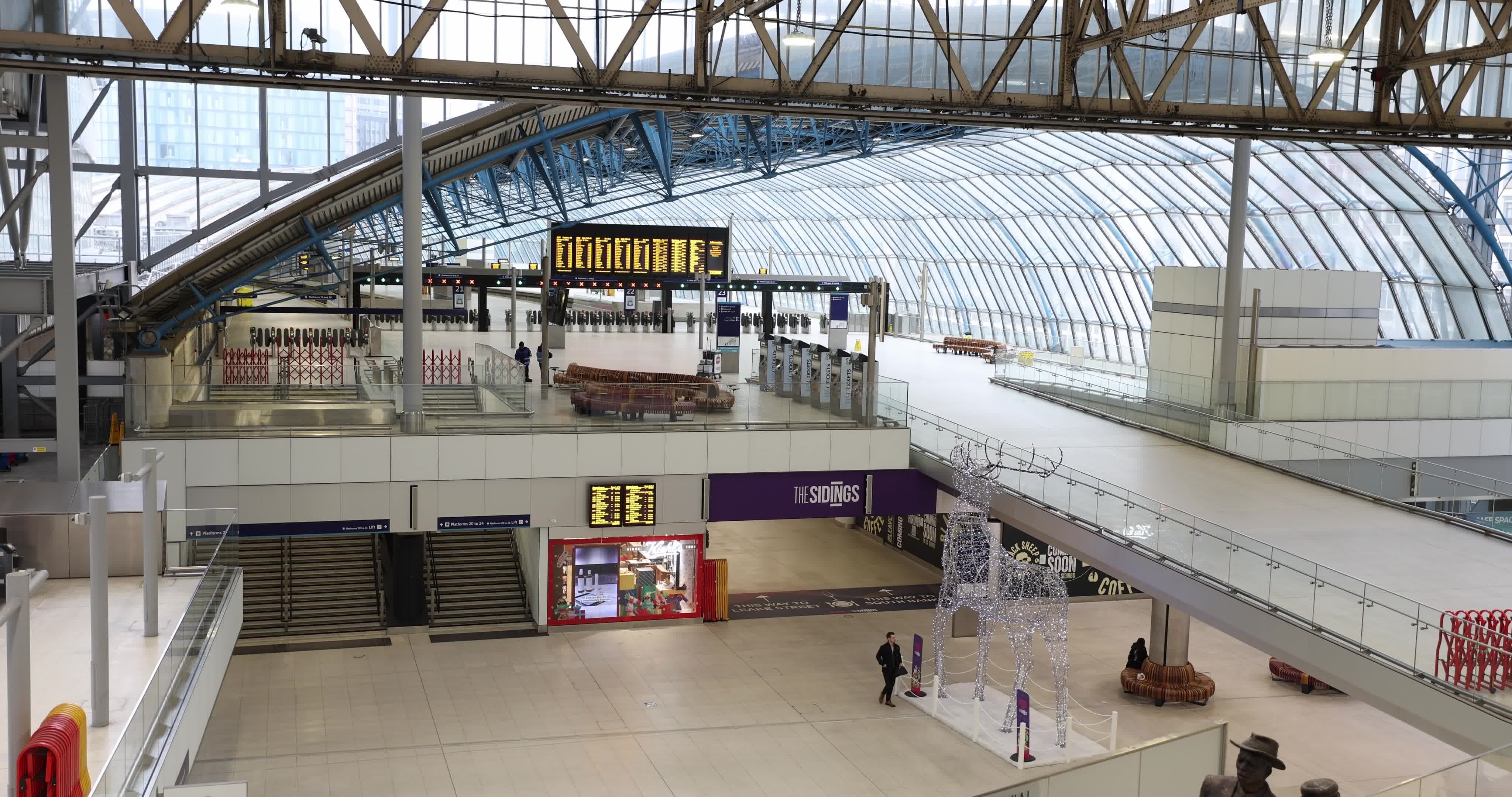 UK Transport Network Set to be Paralyzed by Five-Day Strike of British Rail Workers