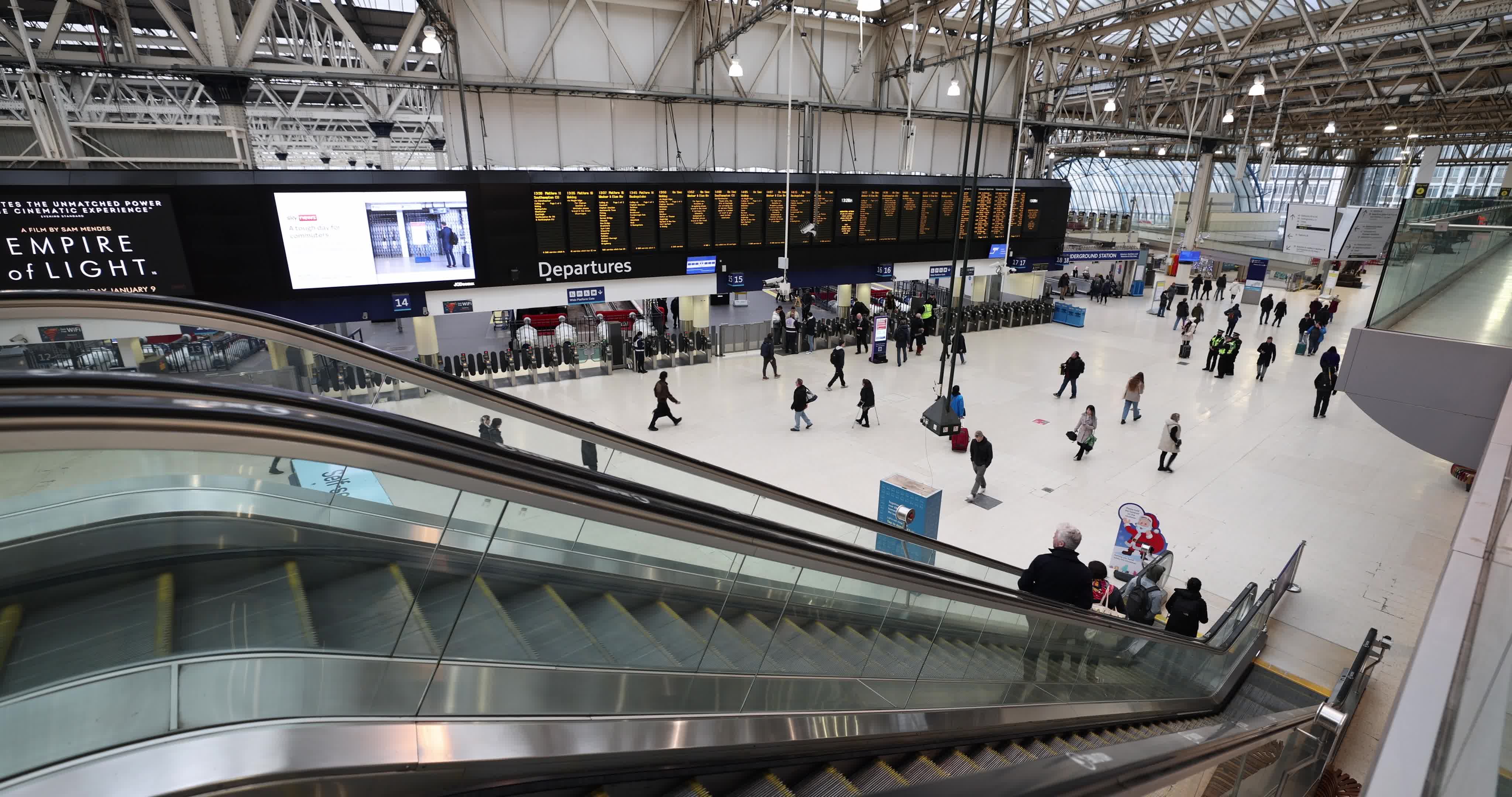 UK Transport Network Set to be Paralyzed by Five-Day Strike of British Rail Workers