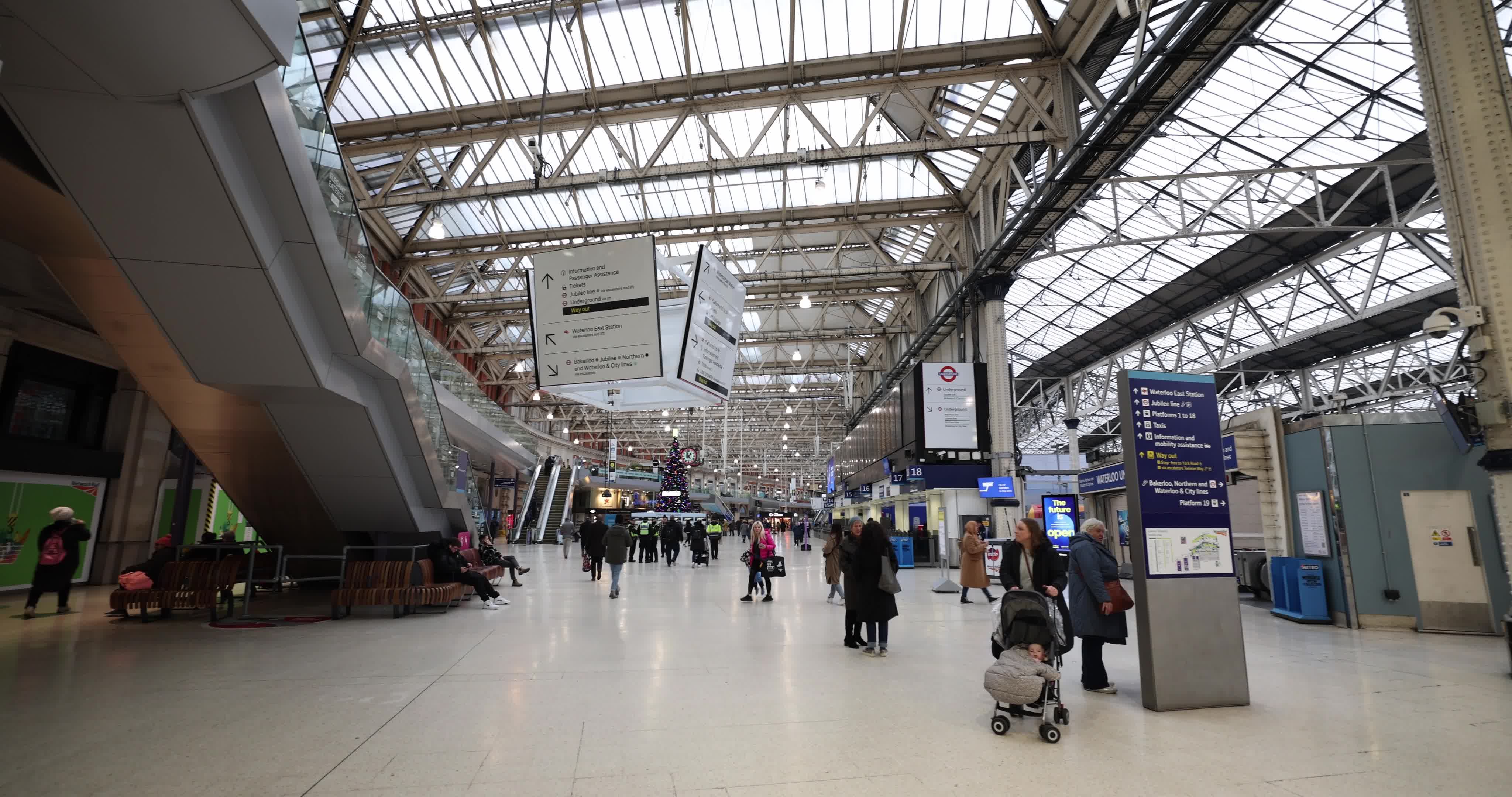UK Transport Network Set to be Paralyzed by Five-Day Strike of British Rail Workers