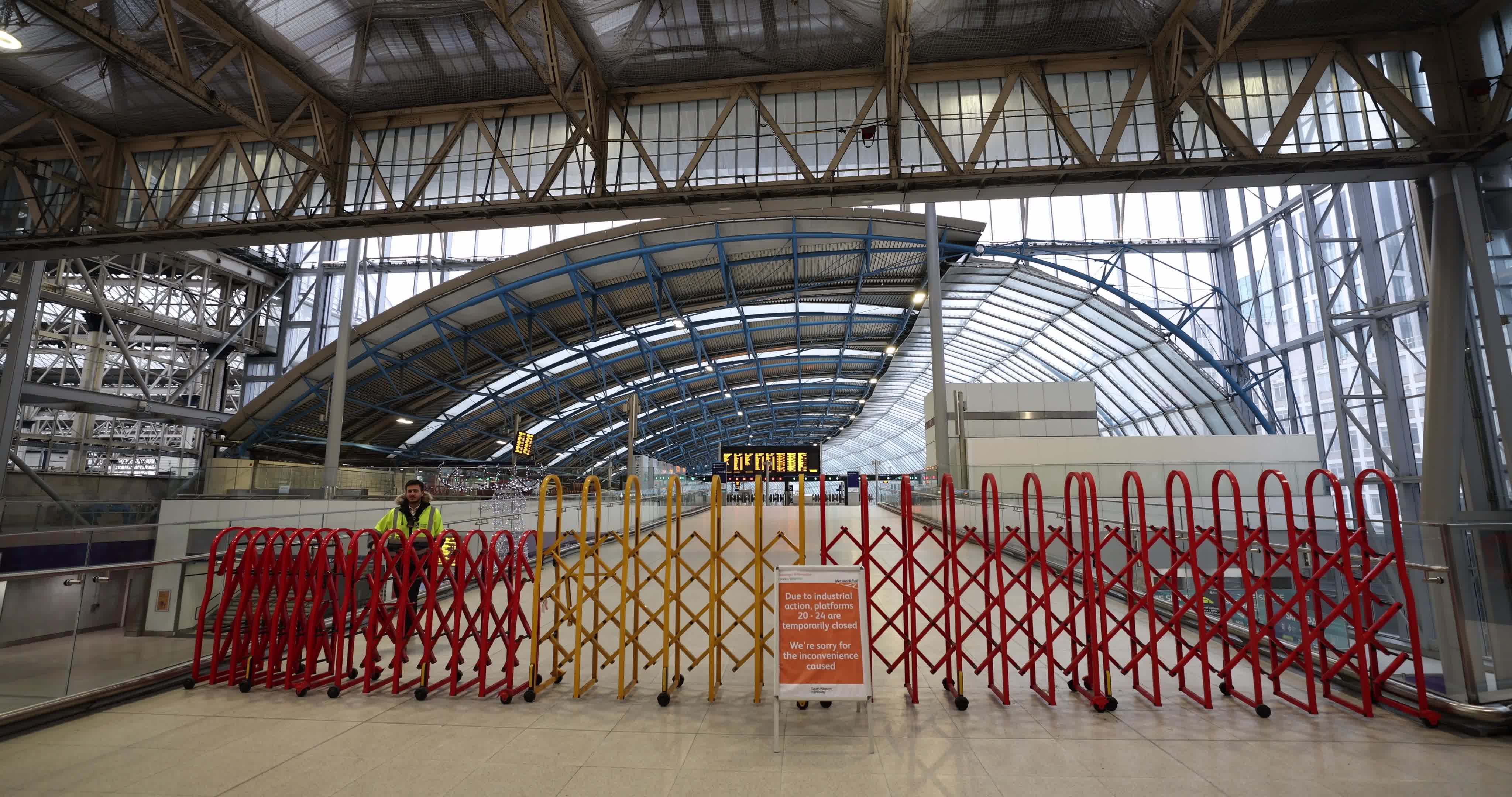 UK Transport Network Set to be Paralyzed by Five-Day Strike of British Rail Workers