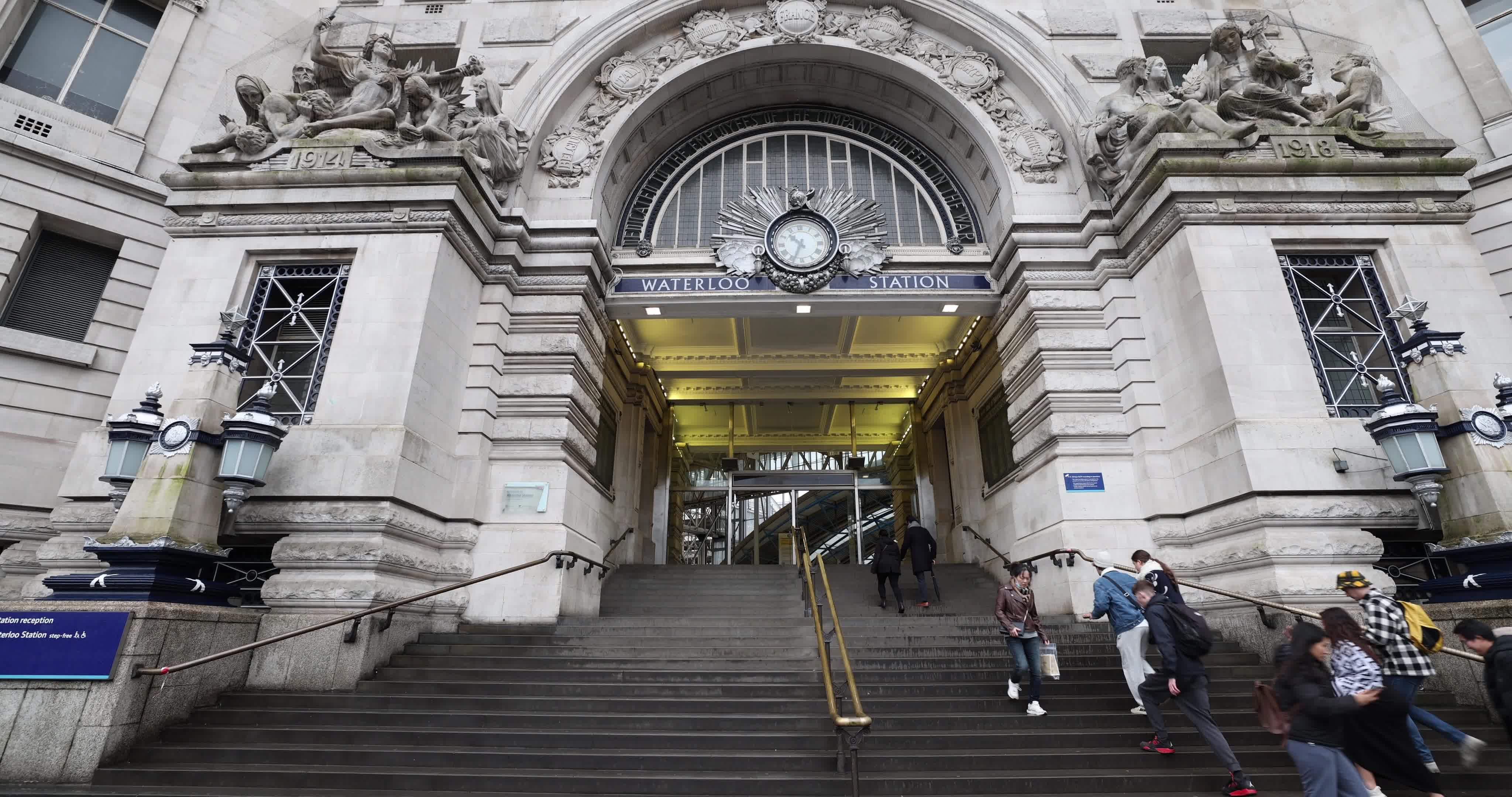 UK Transport Network Set to be Paralyzed by Five-Day Strike of British Rail Workers