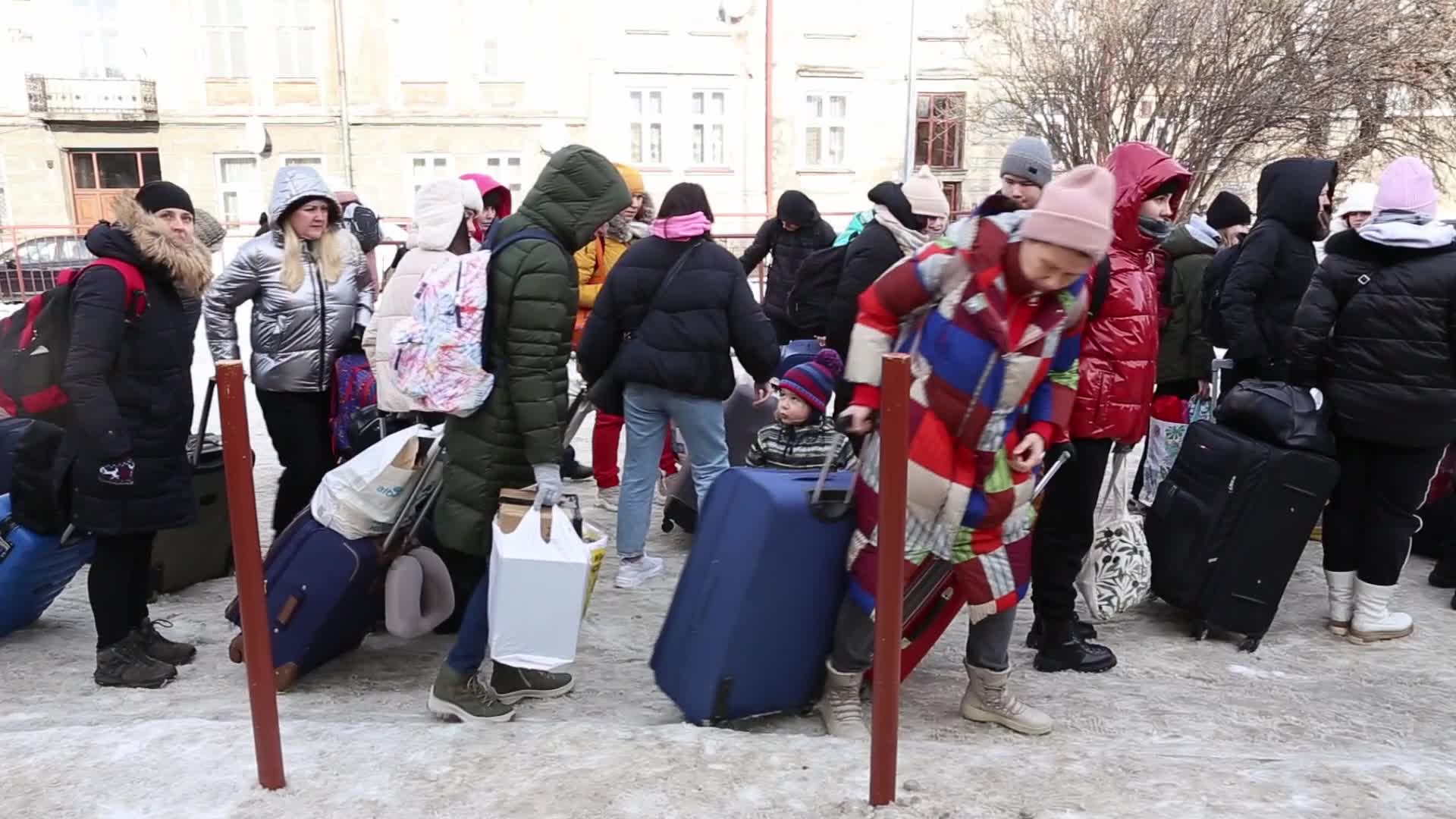 Ukraine-Polish border migration continues