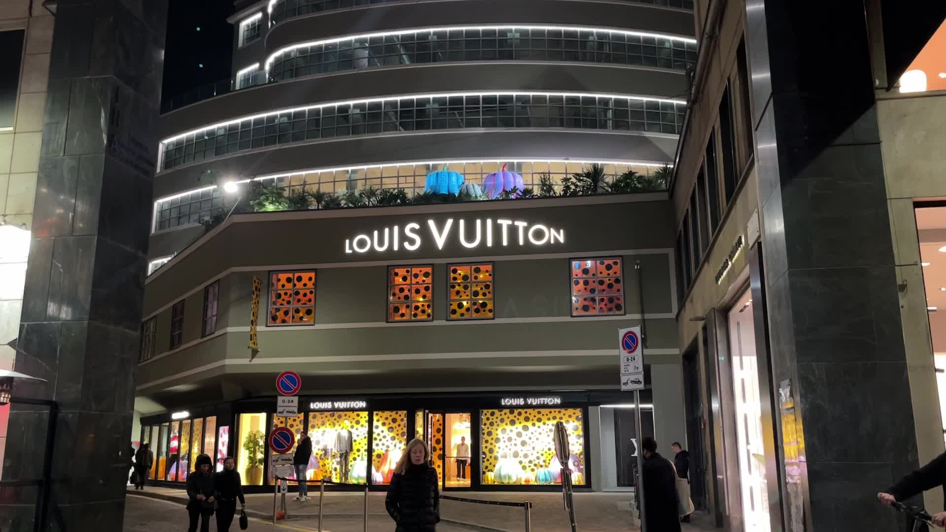 The new Louis Vuitton store in the former Garage Traversi in Milan