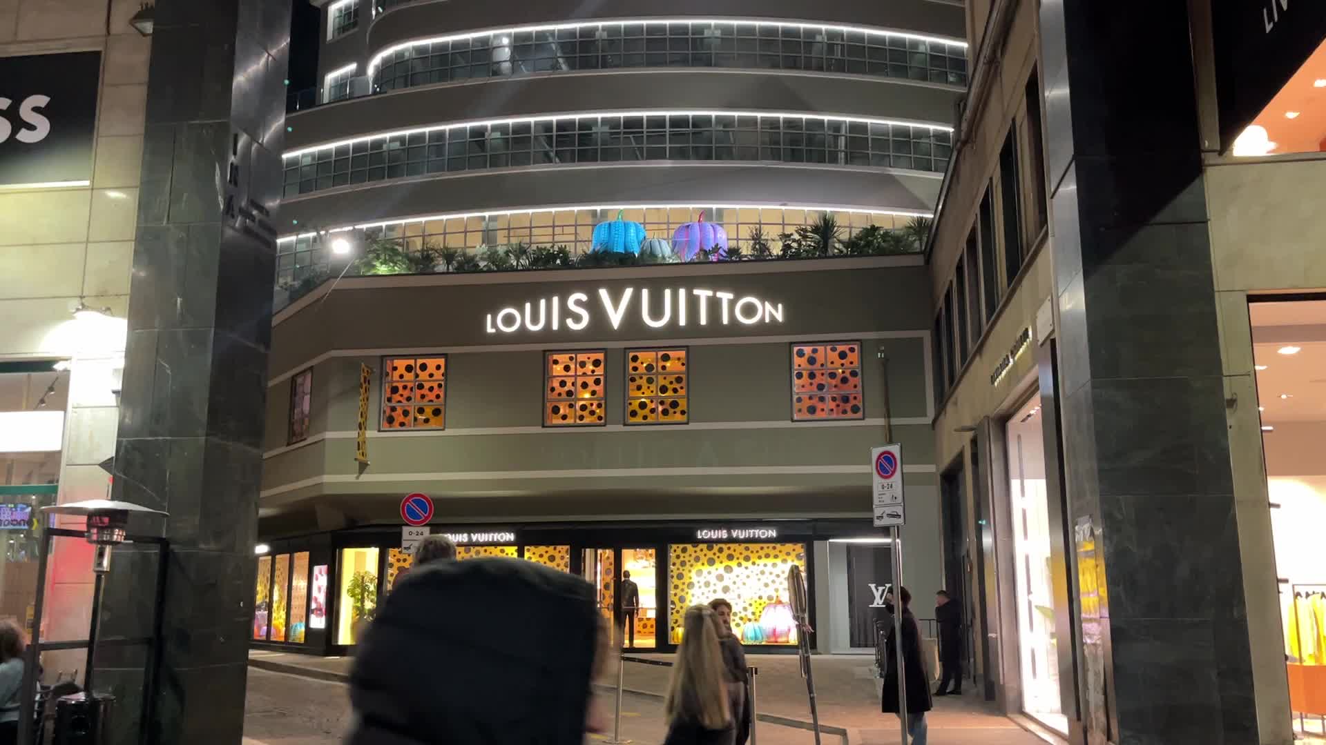 The new Louis Vuitton store in the former Garage Traversi in Milan