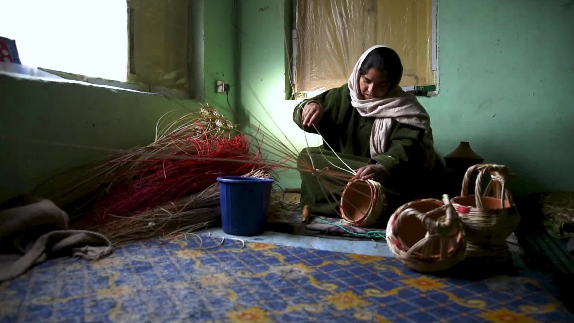 Making of Kangri in Budgam, Kashmir, India
